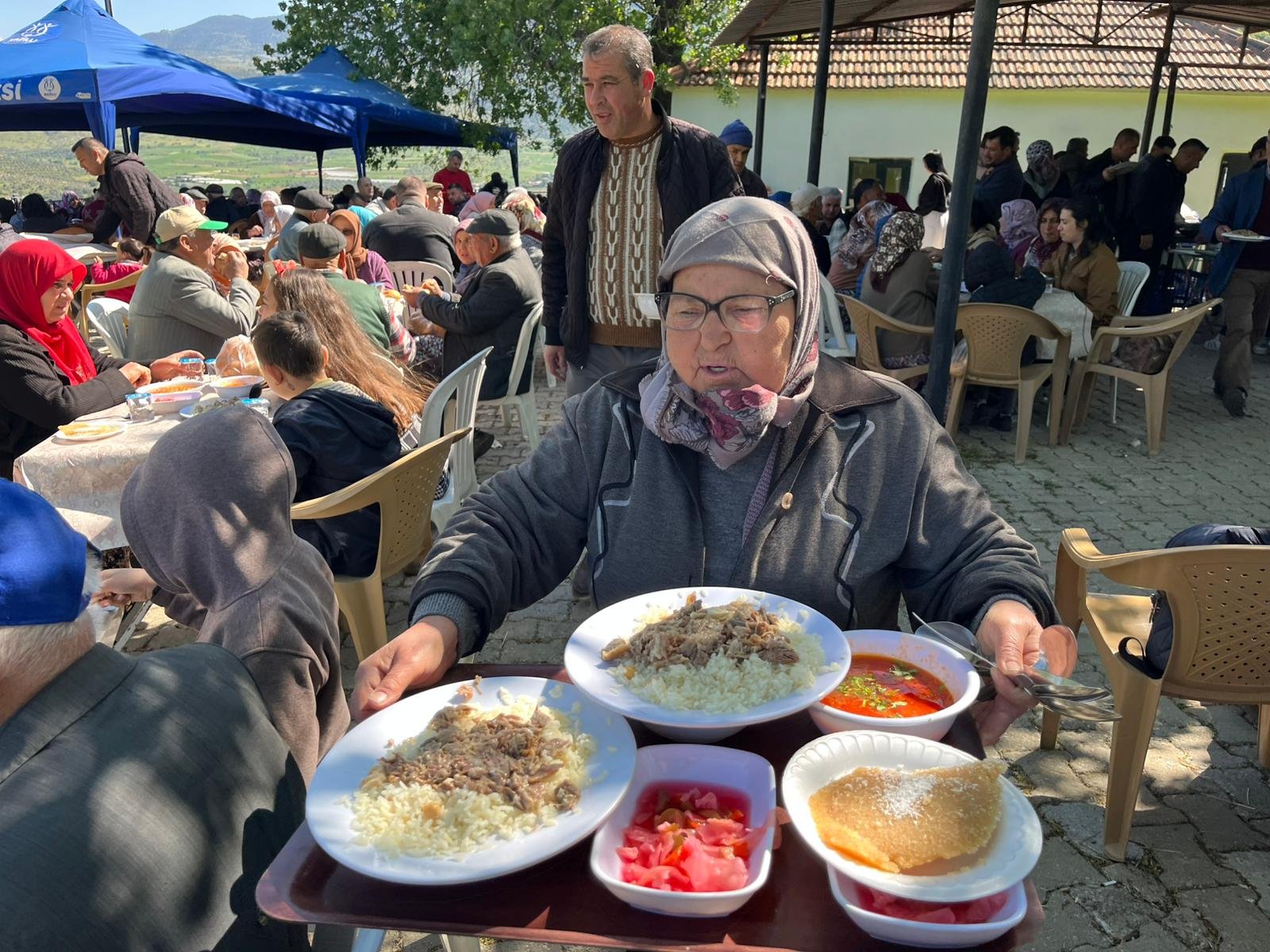 Nazillide Vatandaslar Karatas Dedesi Keskek Hayrida Bir Aray 655863 Be2C13