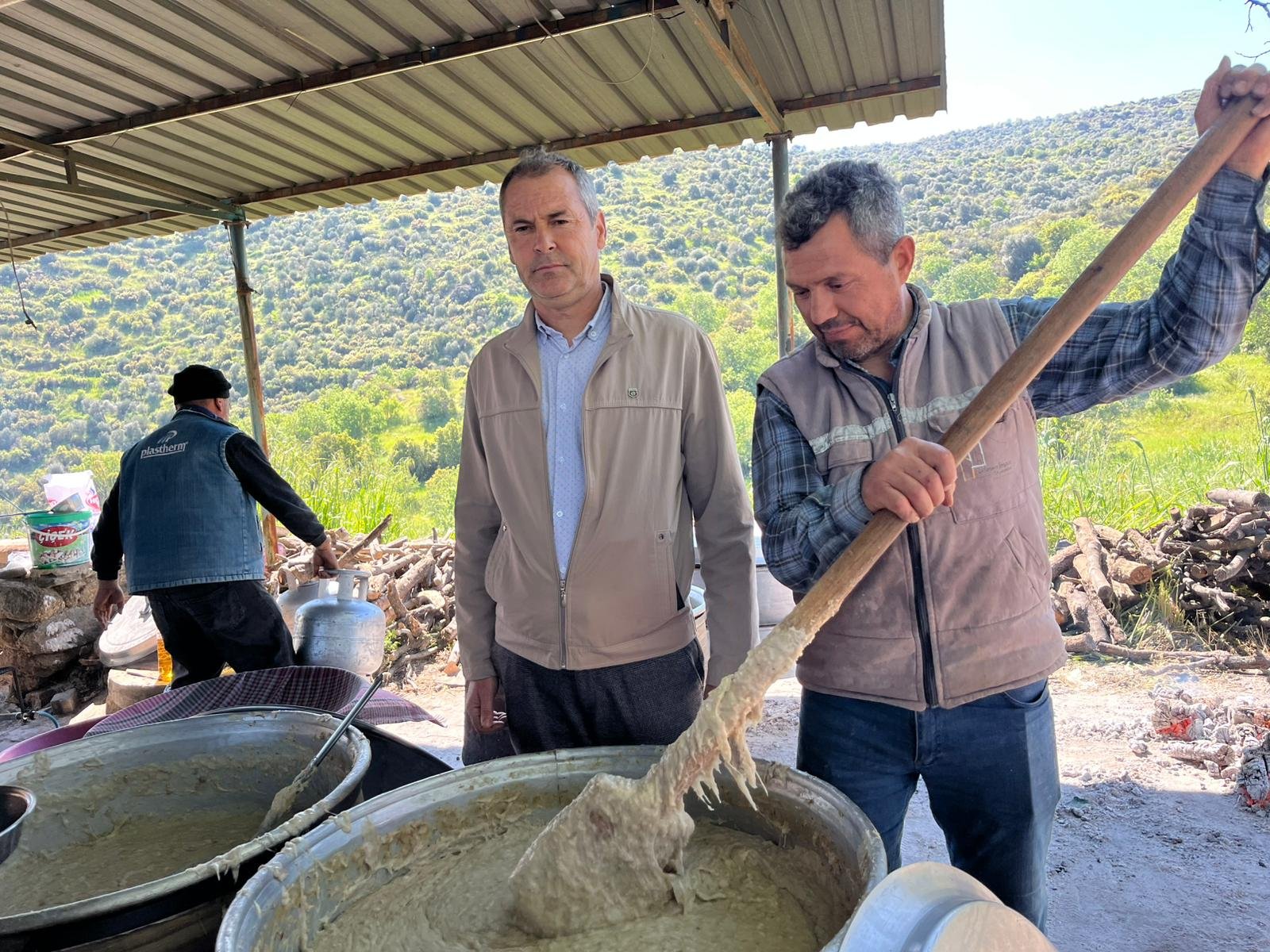 Nazillide Vatandaslar Karatas Dedesi Keskek Hayrida Bir Aray 655863 D9B8C6