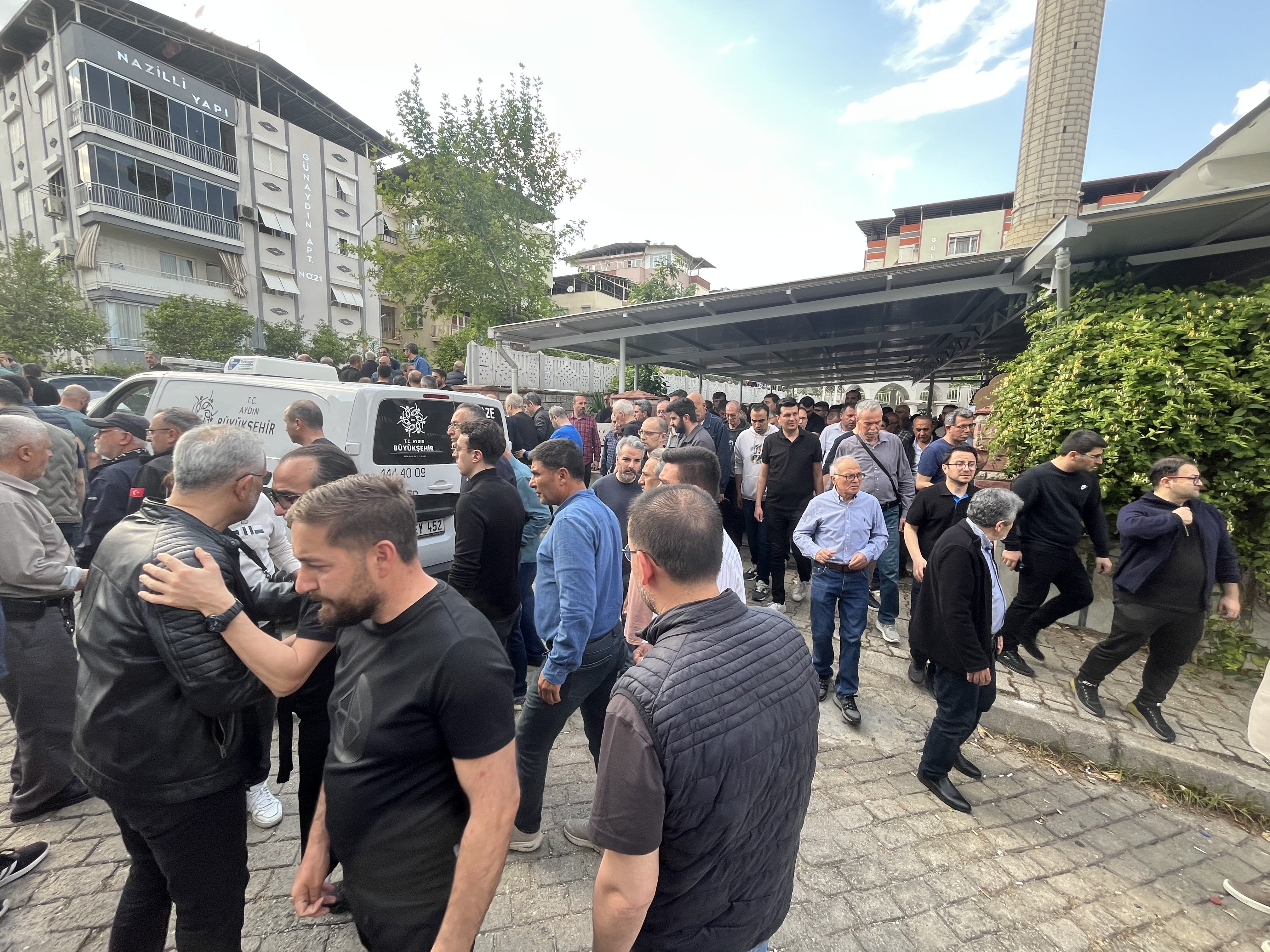 Nazillili Genc Banka Muduru Kalbine Yenildi Gozyaslariyla So 657496 131322