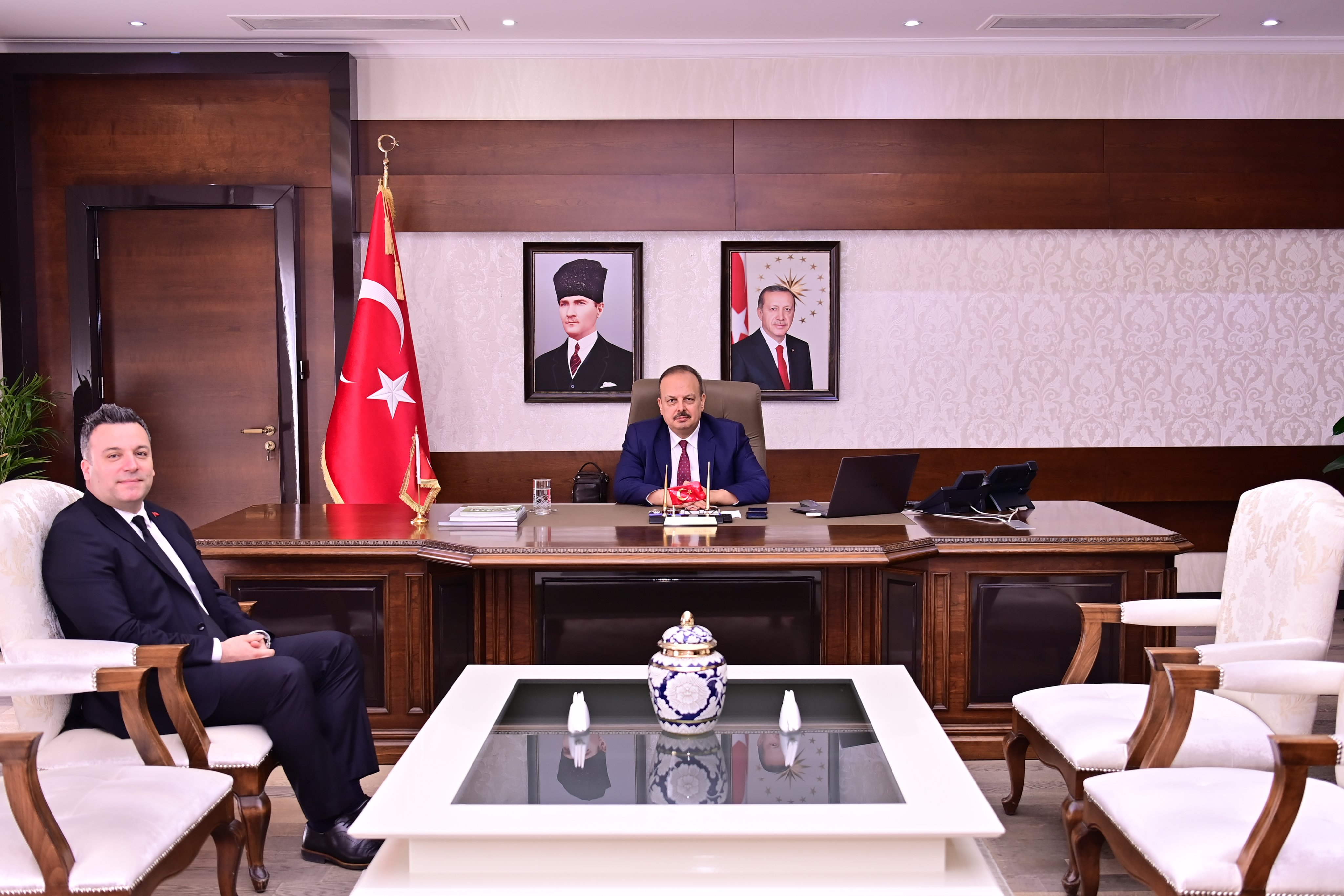 Omer Gunelin Koltuguna Oturmustu Demirtastan Ilk Hamle 652035 5Bf5Ee3Ad86F4005430A4Ce593B8700C