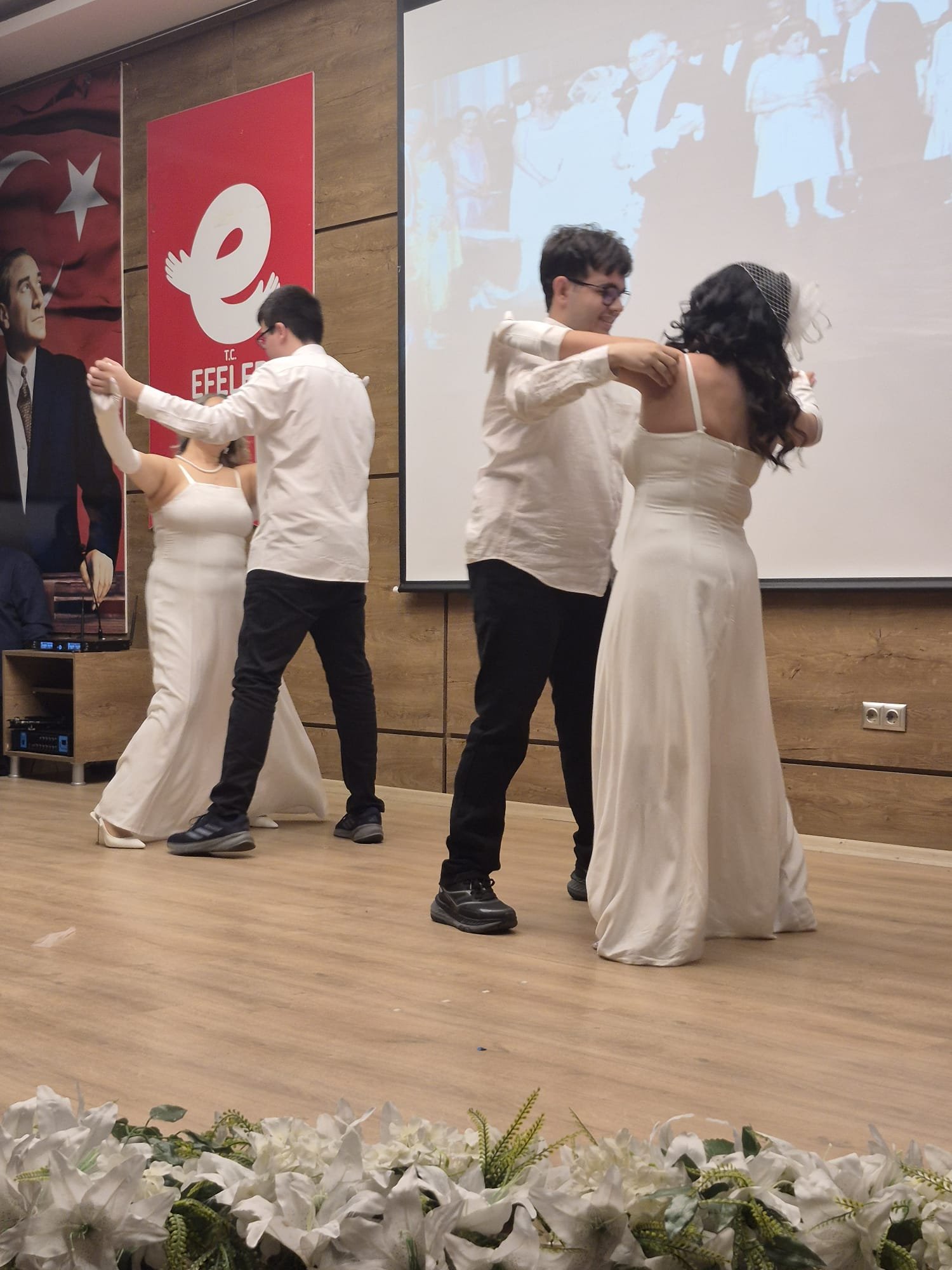 Otizmli Ogrenciler Sahnede Parladi Performanslariyla Alkis Aldilar 653956 3E9Bb421A04088679D965598E88Ab890