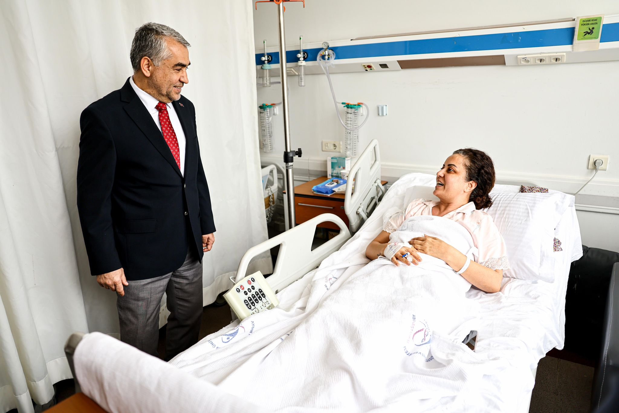 Rektor Kentten Hastanede Anlamli Ziyaret 655534 B41874