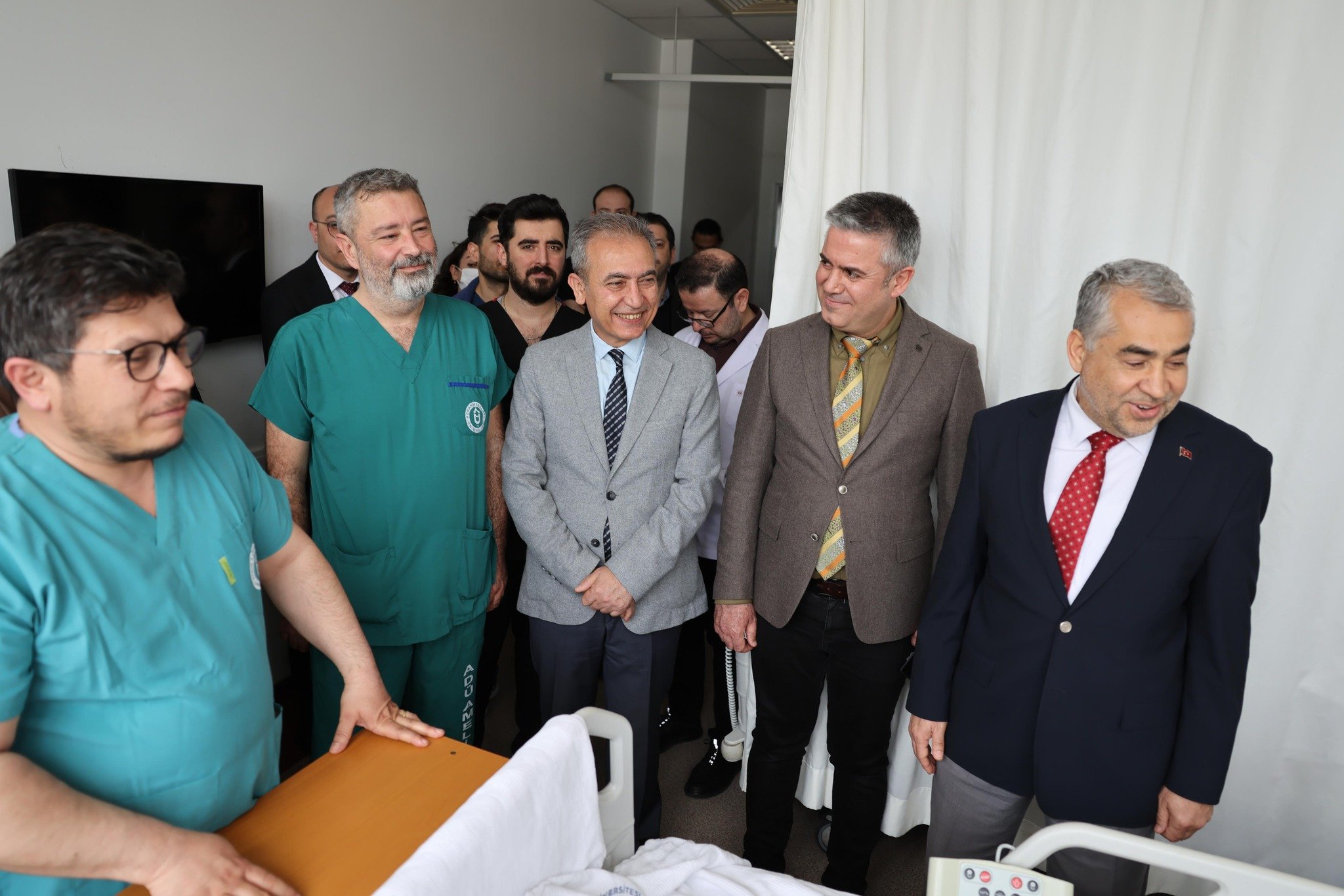 Rektor Kentten Hastanede Anlamli Ziyaret 655534 Ece4C8