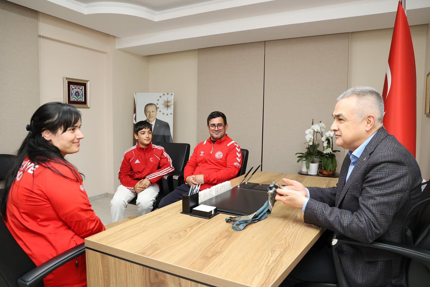 Sampiyon Aileden Savasa Ziyaret 657552 01479D