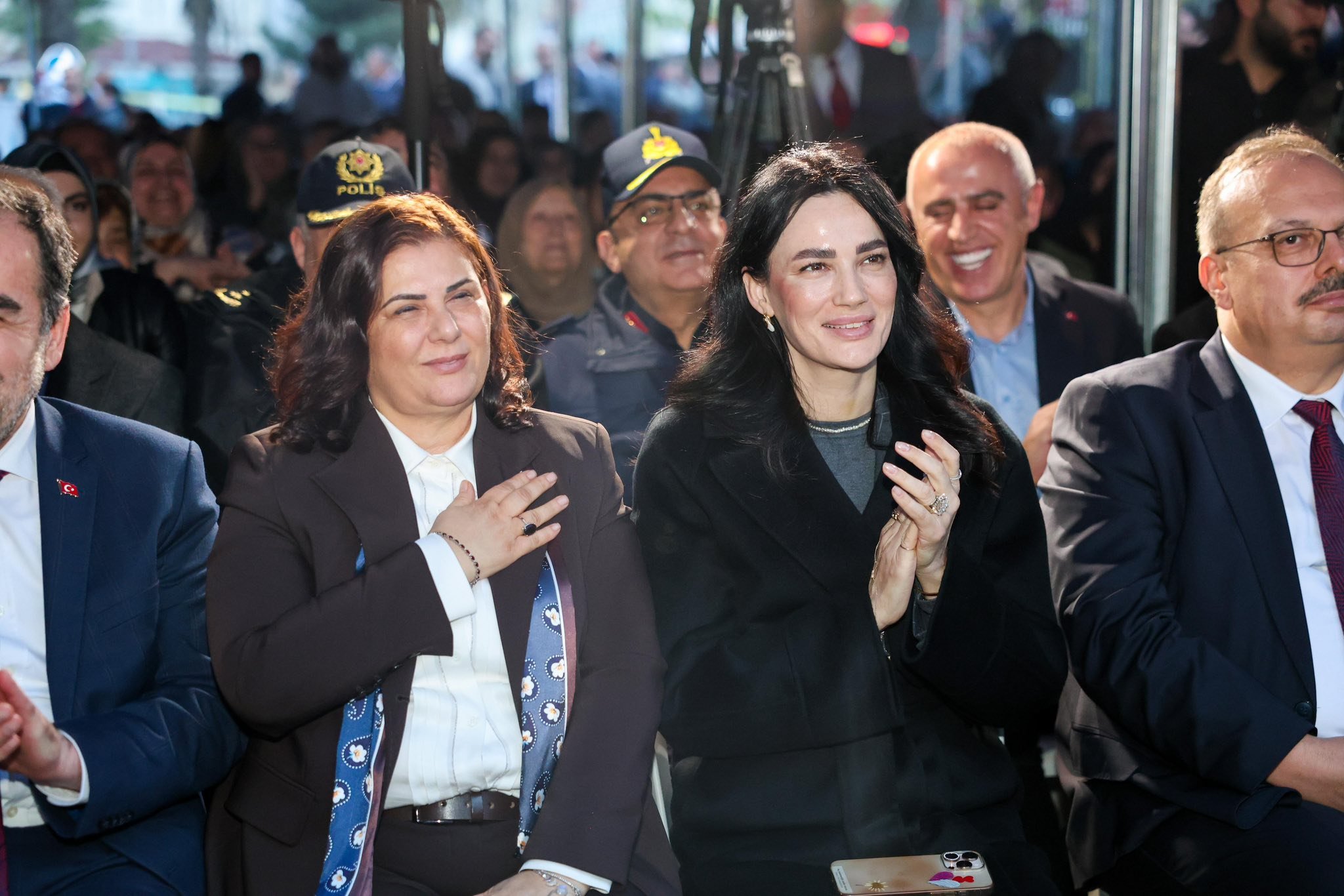 Saribastan Ozgur Ozele Sert Cikis Baskanimizin Topuk Sesleri 657465 D0D424