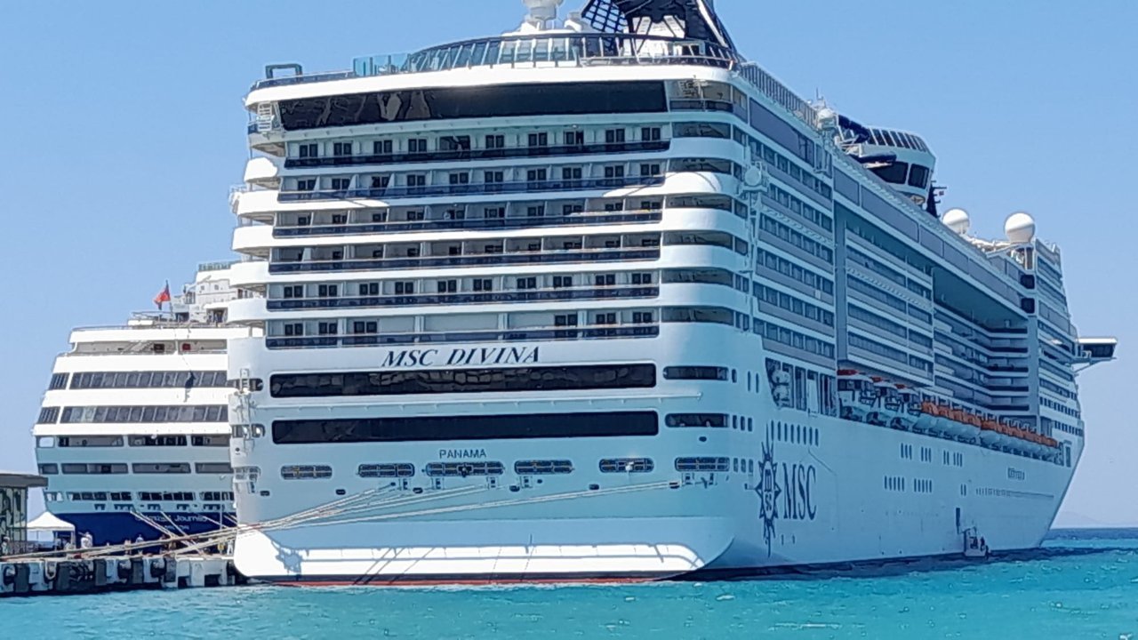 Sophia Lorenin Ruhu Ege Port Limanina Demirledi 657651 D44978