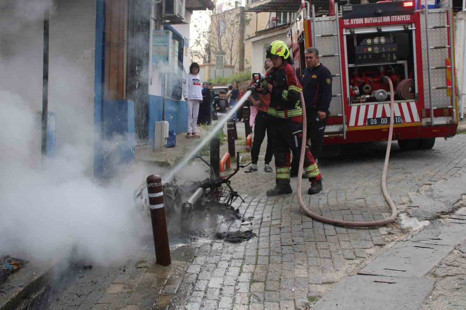 Tamir Sirasinda Yanan Elektrikli Motosiklet Kule Dondu 1776267903943 718951