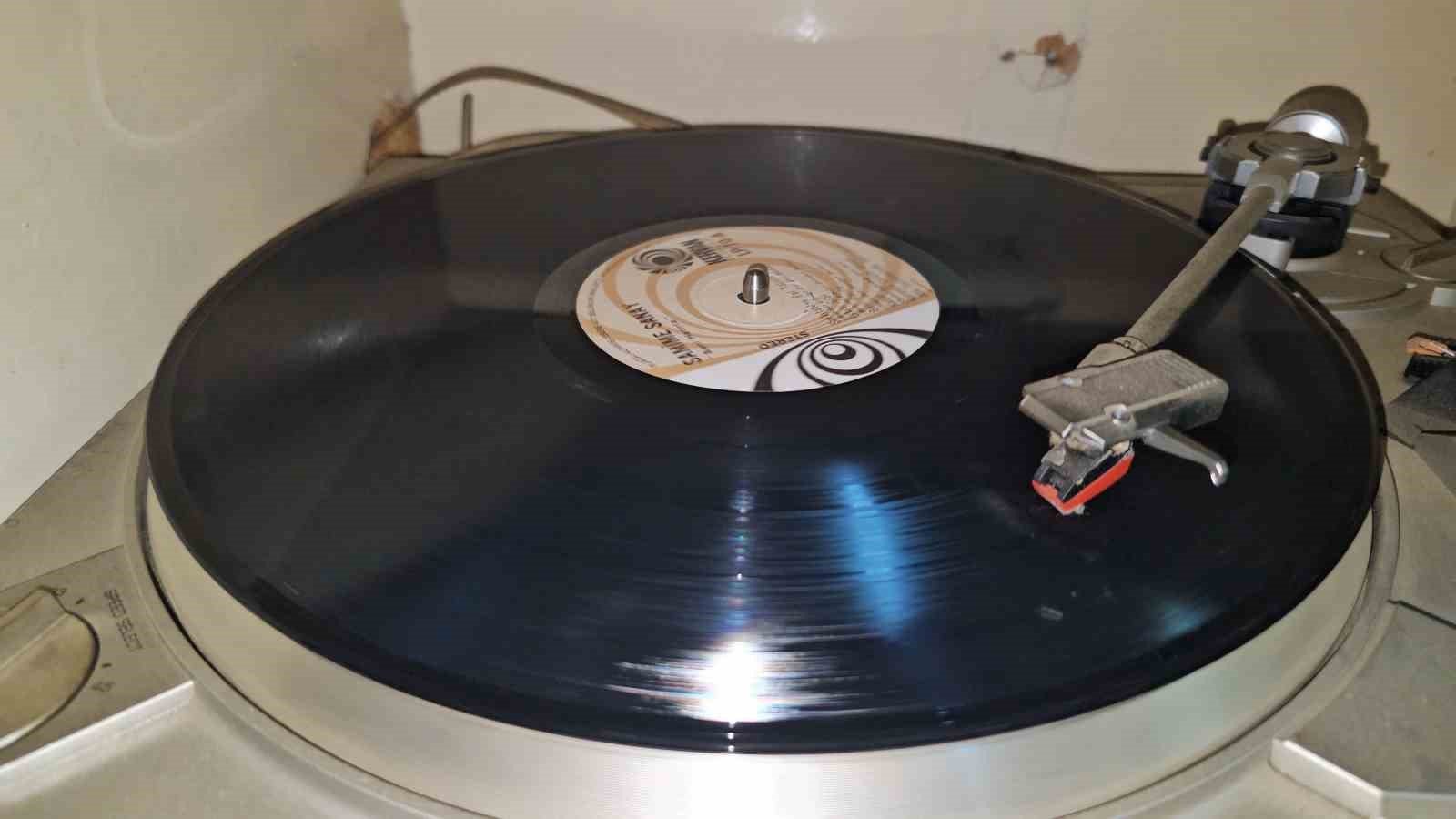 Teknolojiye Direndi 50 Yildir Plak Ve Kaset Satiyor Aadc15552Df8E26A7C132F5Aca14740F