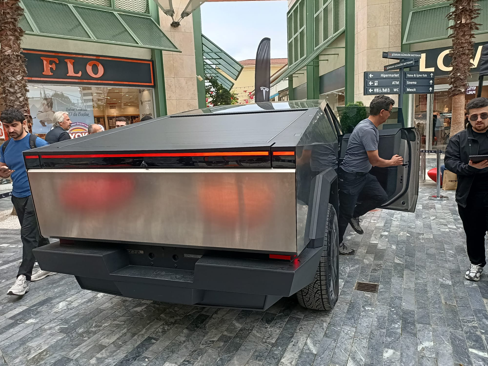 Tesla Cybertruck Aydinda Gorucuye Cikti 657381 01D59A