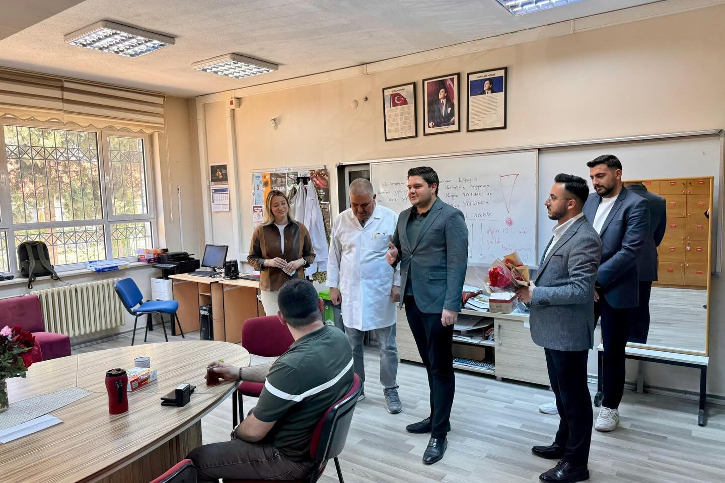 Ulku Ocaklari Aydin Ogretmen Ve Ogrencilerin Yaninda 656548 32C465