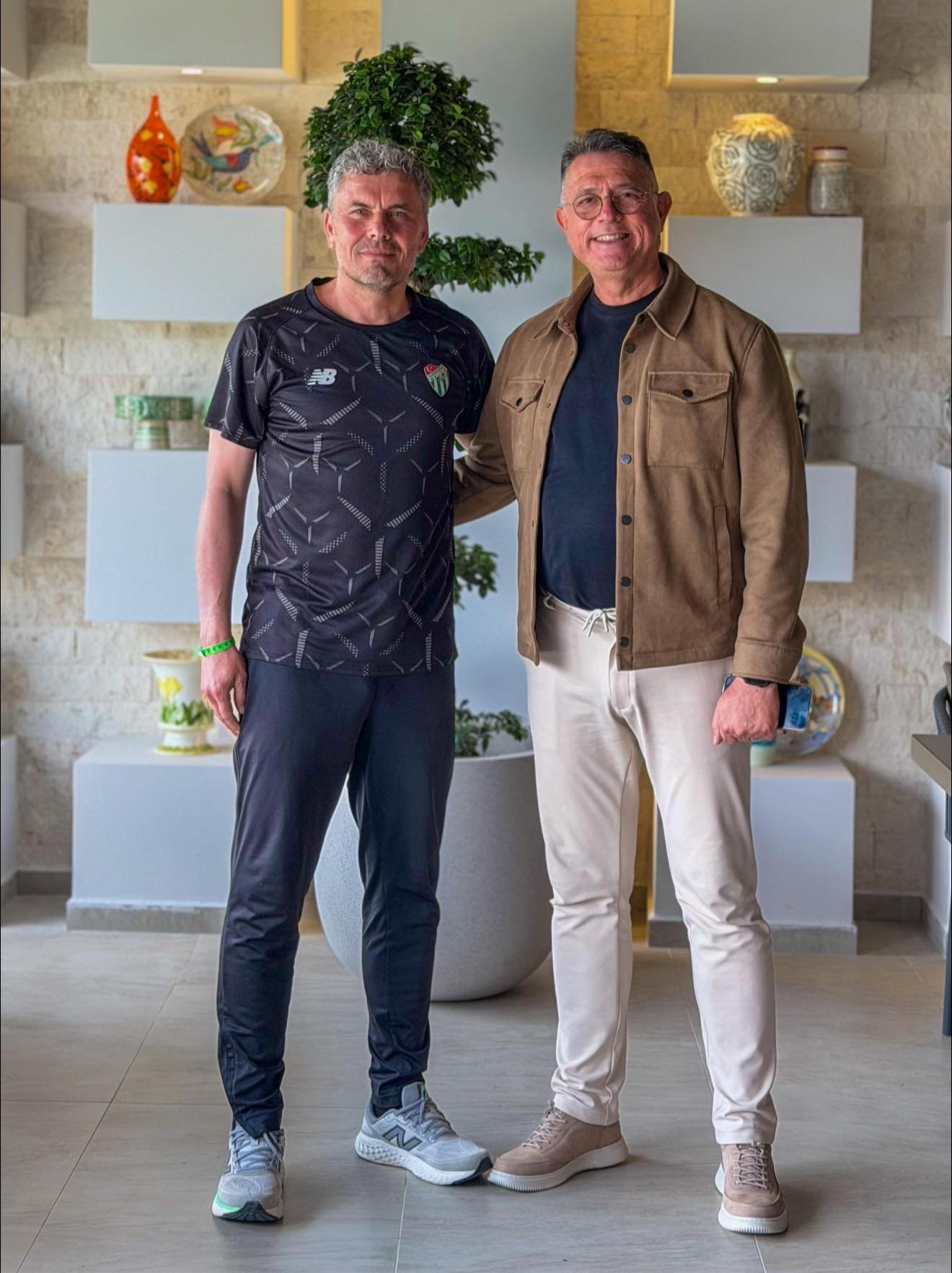 Unlu Futbolcunun Babasindan Aydin Yildizspora Ziyaret 657639 3E6F72