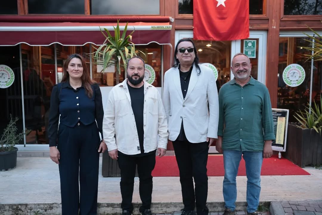 Unlu Sanatci Gokhan Kirdar Incirliovada 655283 Dc0897