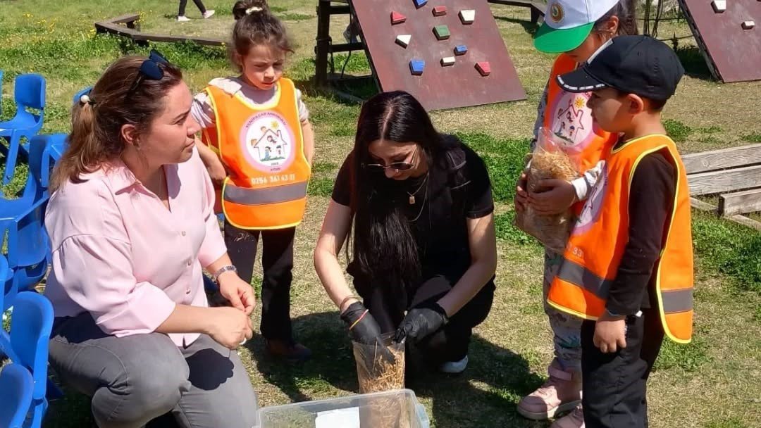 Yenipazarda Mantar Atolyesine Katilan Miniklerden Uretime Ilk Adim 7Ffa7396E8C930F933B8980A5Bc961Fc