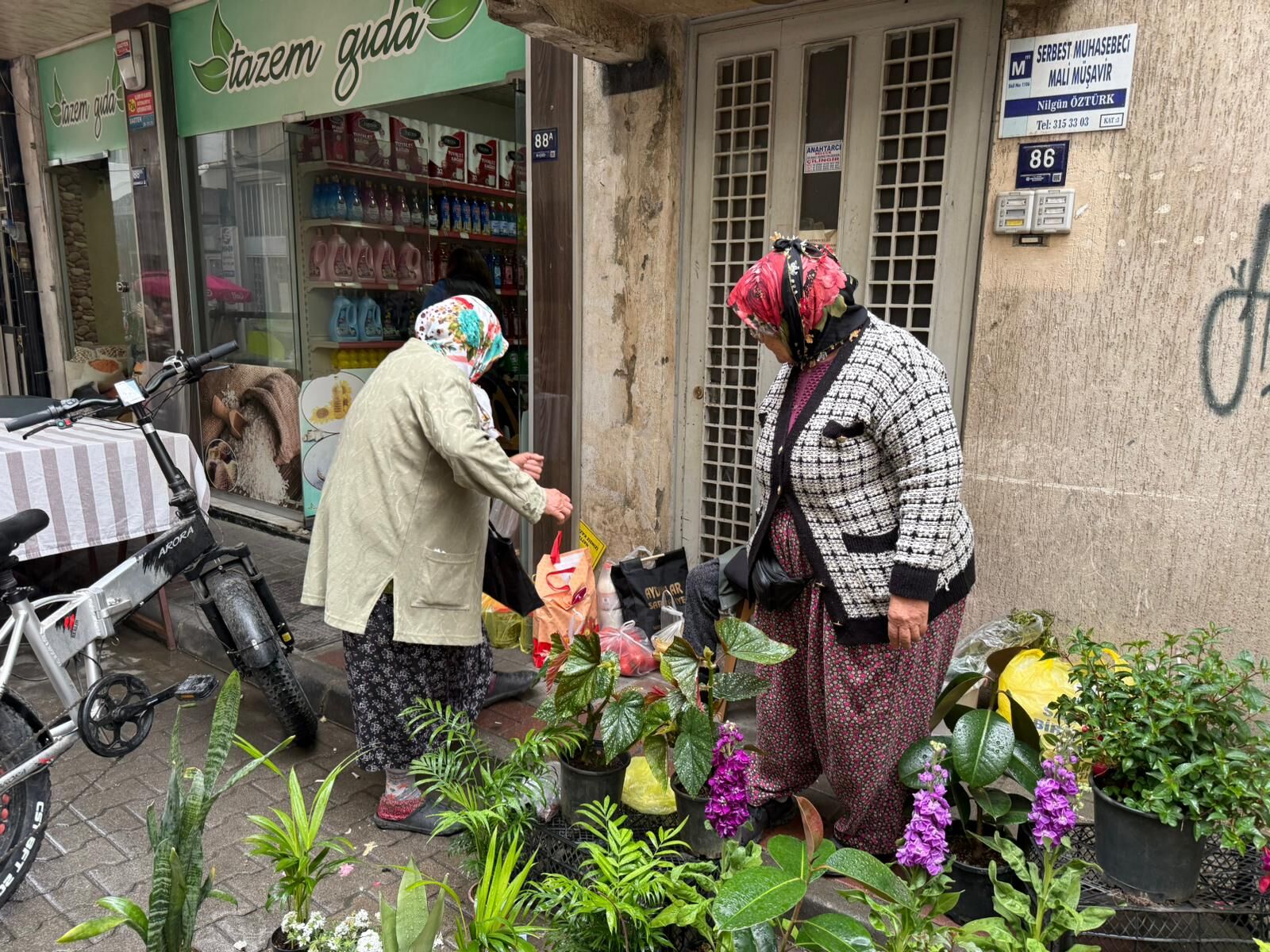 Yetistirdigi Ciceklerle Gecimini Sagliyor Nazilli Pazarinin Guler Yuzu Cemile Teyze 651899 23F5051Dcbb024B543D53424Ffd29E1C