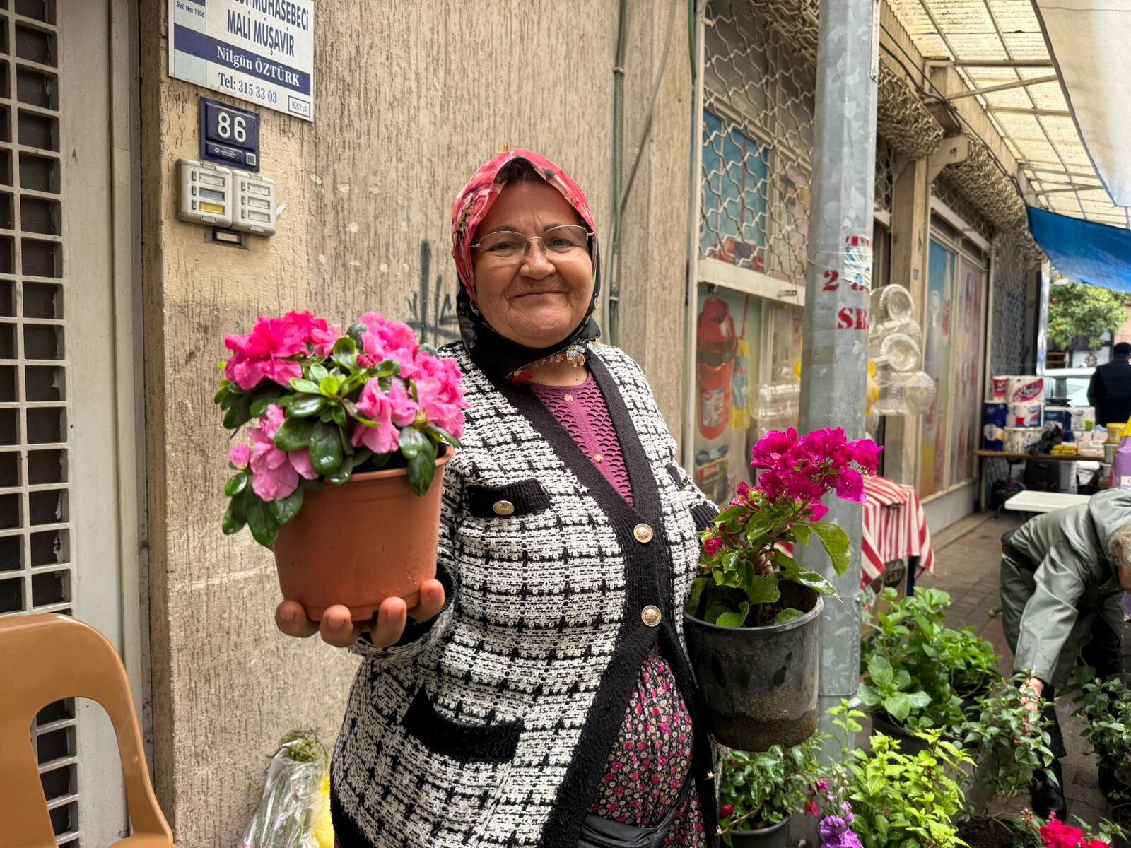 Yetistirdigi Ciceklerle Gecimini Sagliyor Nazilli Pazarinin Guler Yuzu Cemile Teyze 651899 32B3Db2Ae3A3062E5A77Bf9Ecbbab945