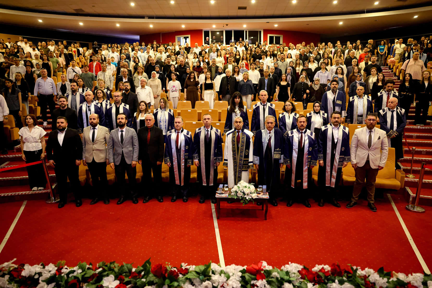 Adu Iletisim Fakultesinde Mezuniyet Coskusu 661173 293D10