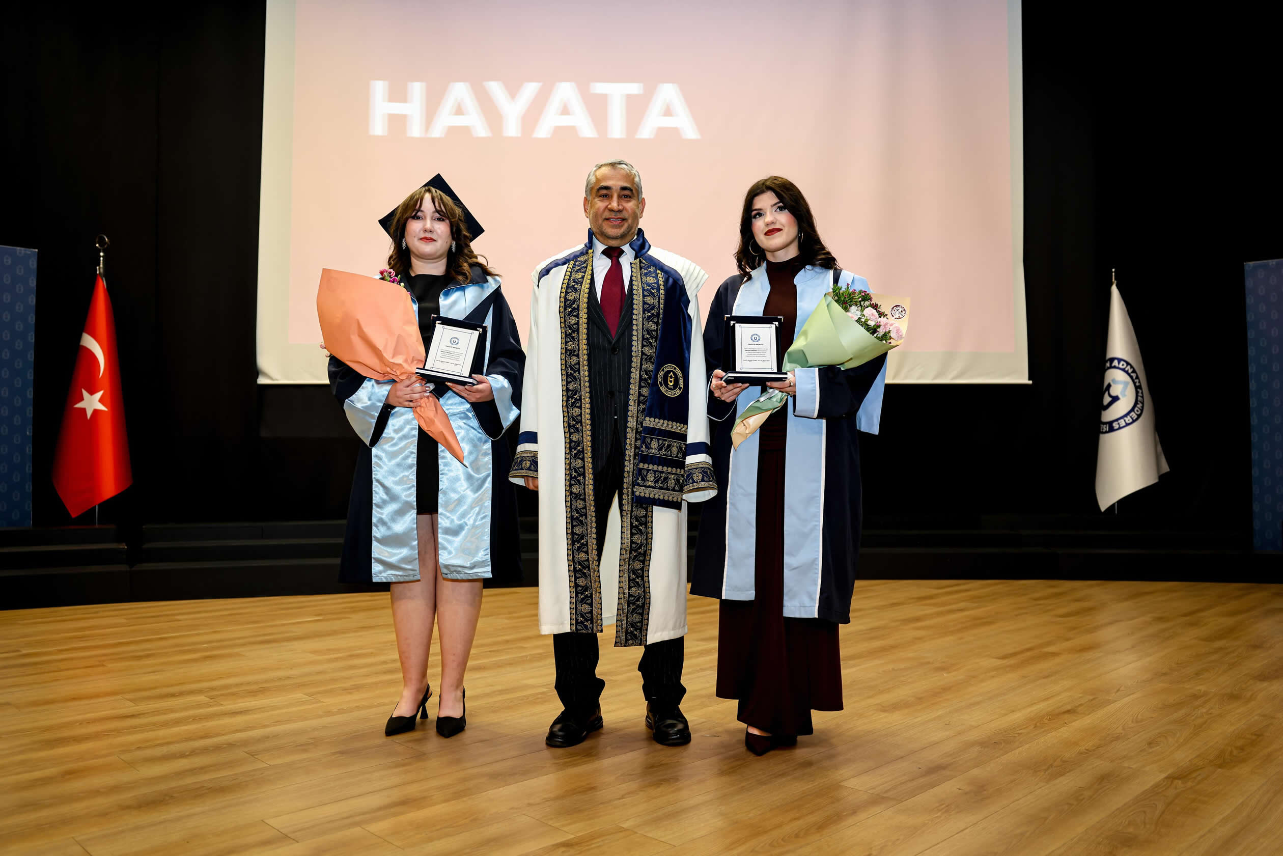 Adu Iletisim Fakultesinde Mezuniyet Coskusu 661173 8Ee771