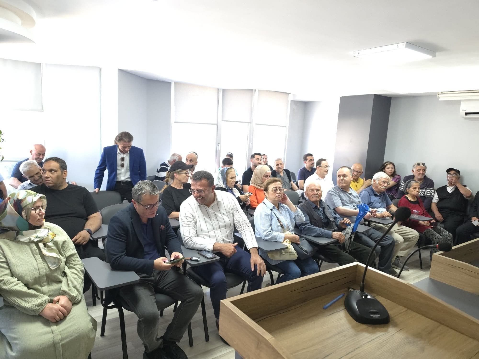 Ak Parti Kusadasi Bayramlasma Programinda Bulustu 665796 1C15Fd
