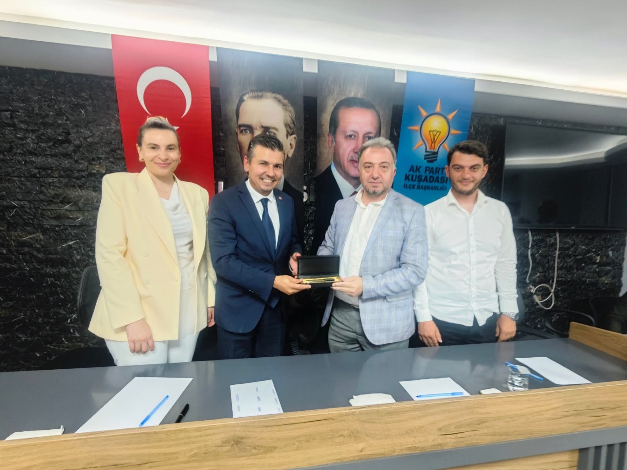 Ak Parti Kusadasi Danisma Meclisi Toplantisinda Bulustu 662433 3E22Cb