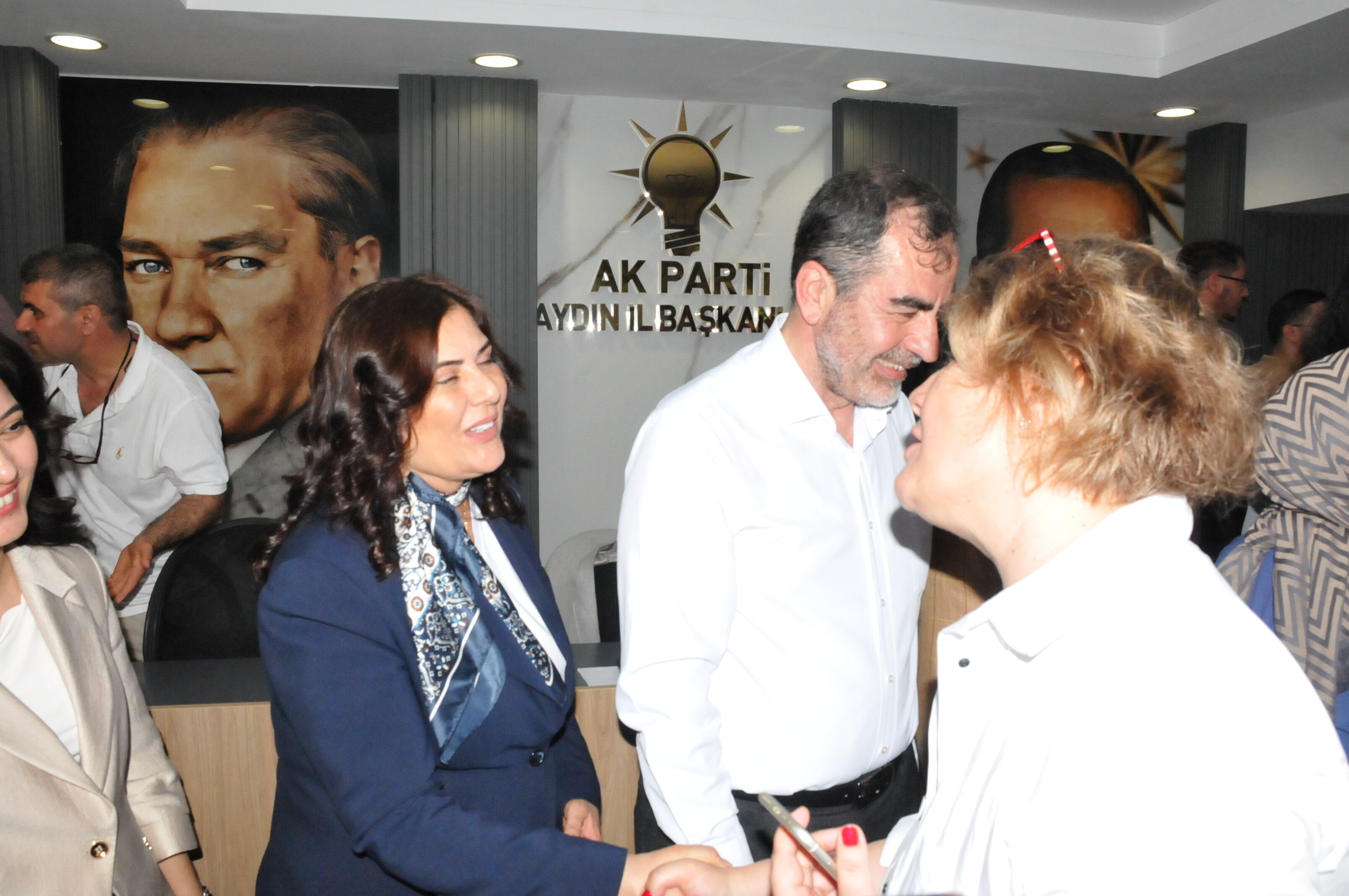 Ak Partide Bayramlasmaya Cercioglu Damgasi Iyi Ki Varsiniz D 666146 6C03F8