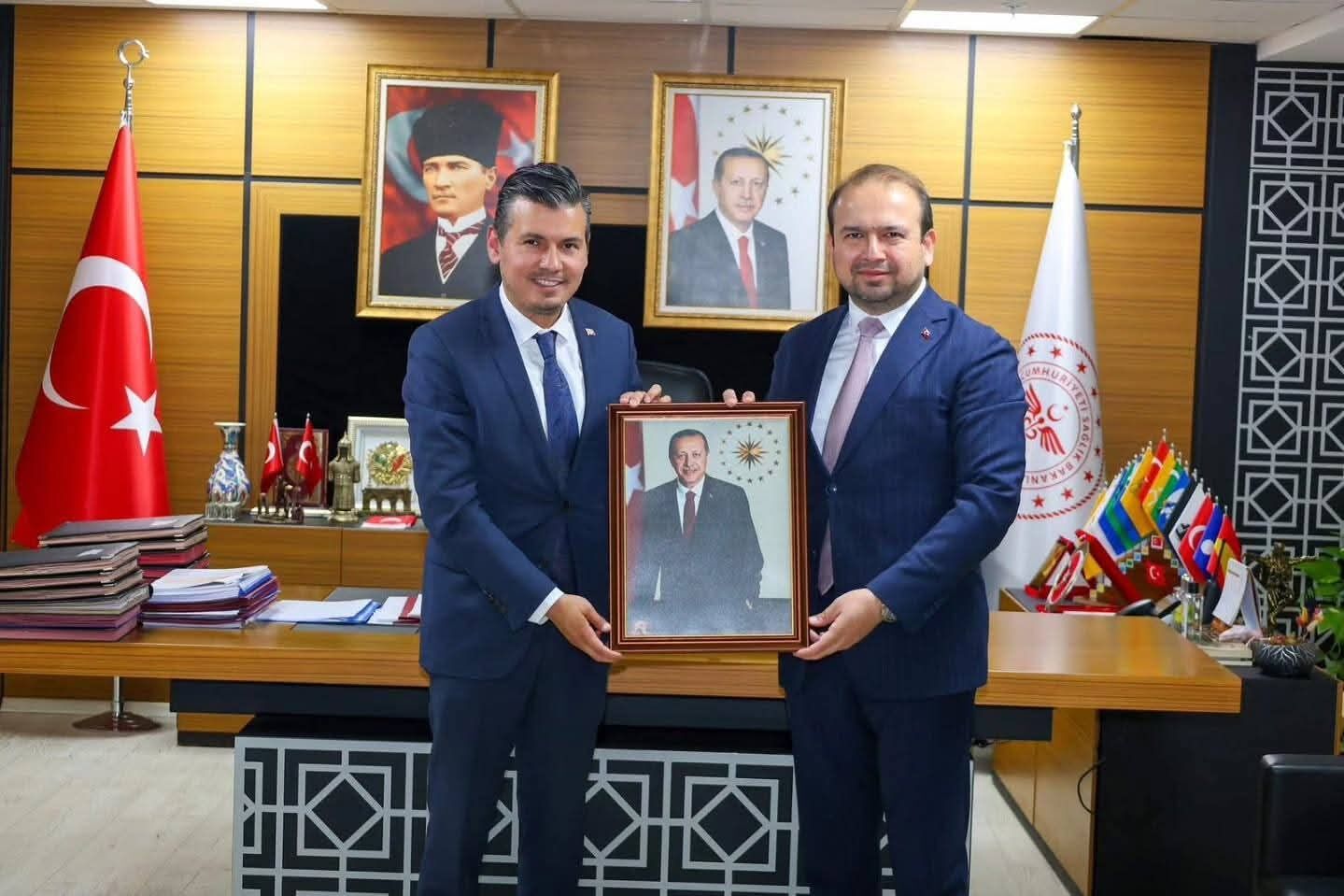 Ak Partili Baskan Sarigozden Il Saglik Muduru Senkula Ziyare 661197 F9Ea49