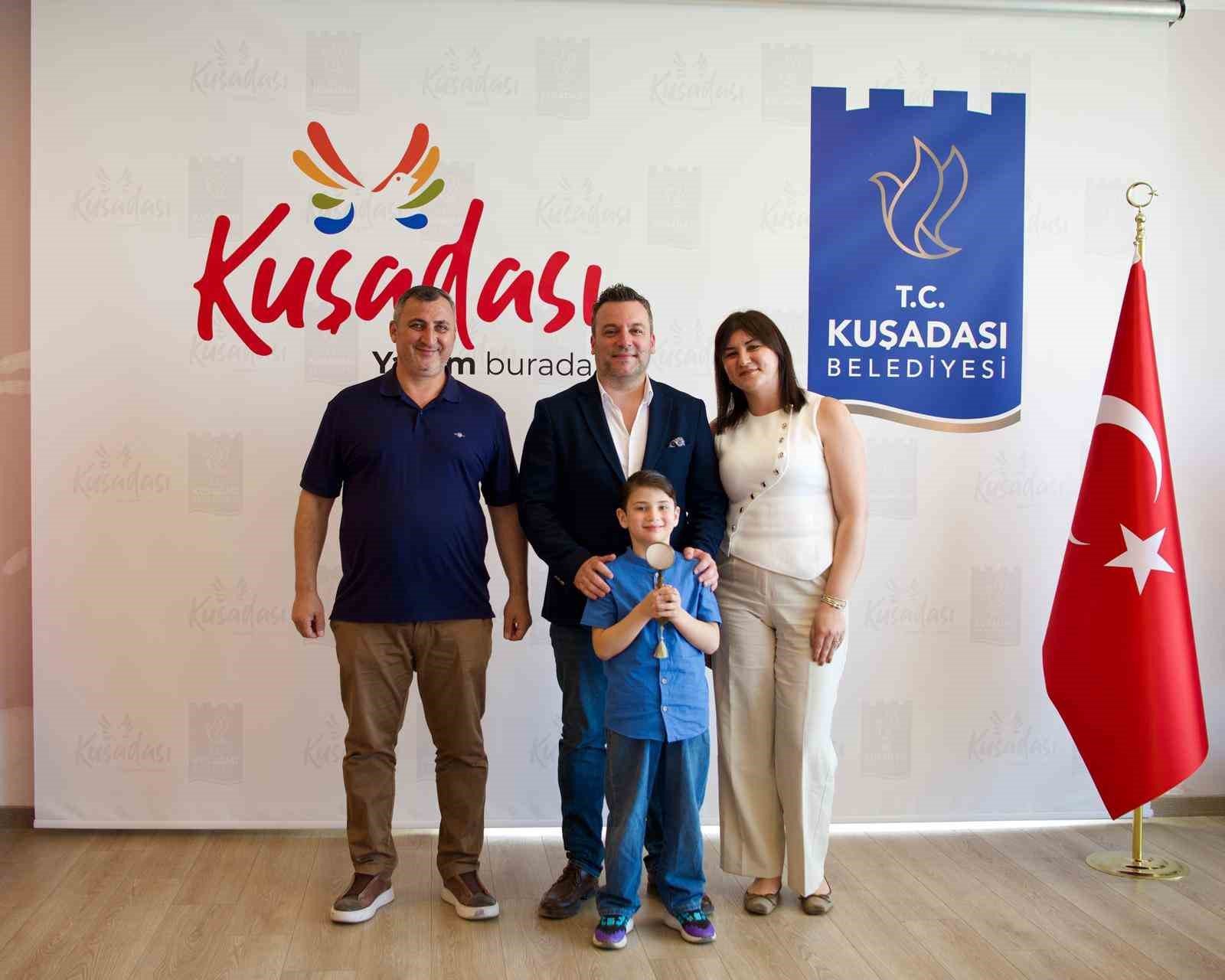 Antarktika Dan Donen En Genc Turk Kusadasi Belediyesi Nde Agirlandi 1778221204459 641172