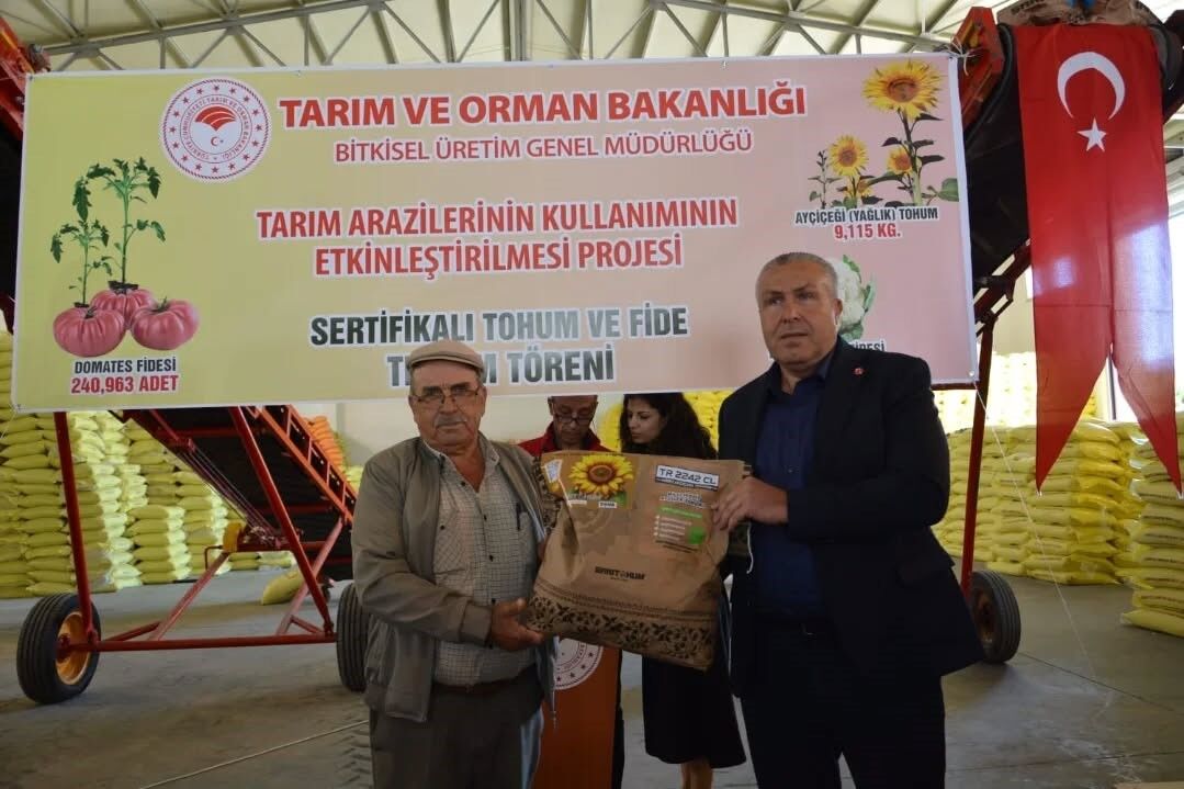 Aydin Da 9 Bin Kilonun Uzerinde Aycicegi Tohumu Ureticiye Dagitildi 1779170406580 482855
