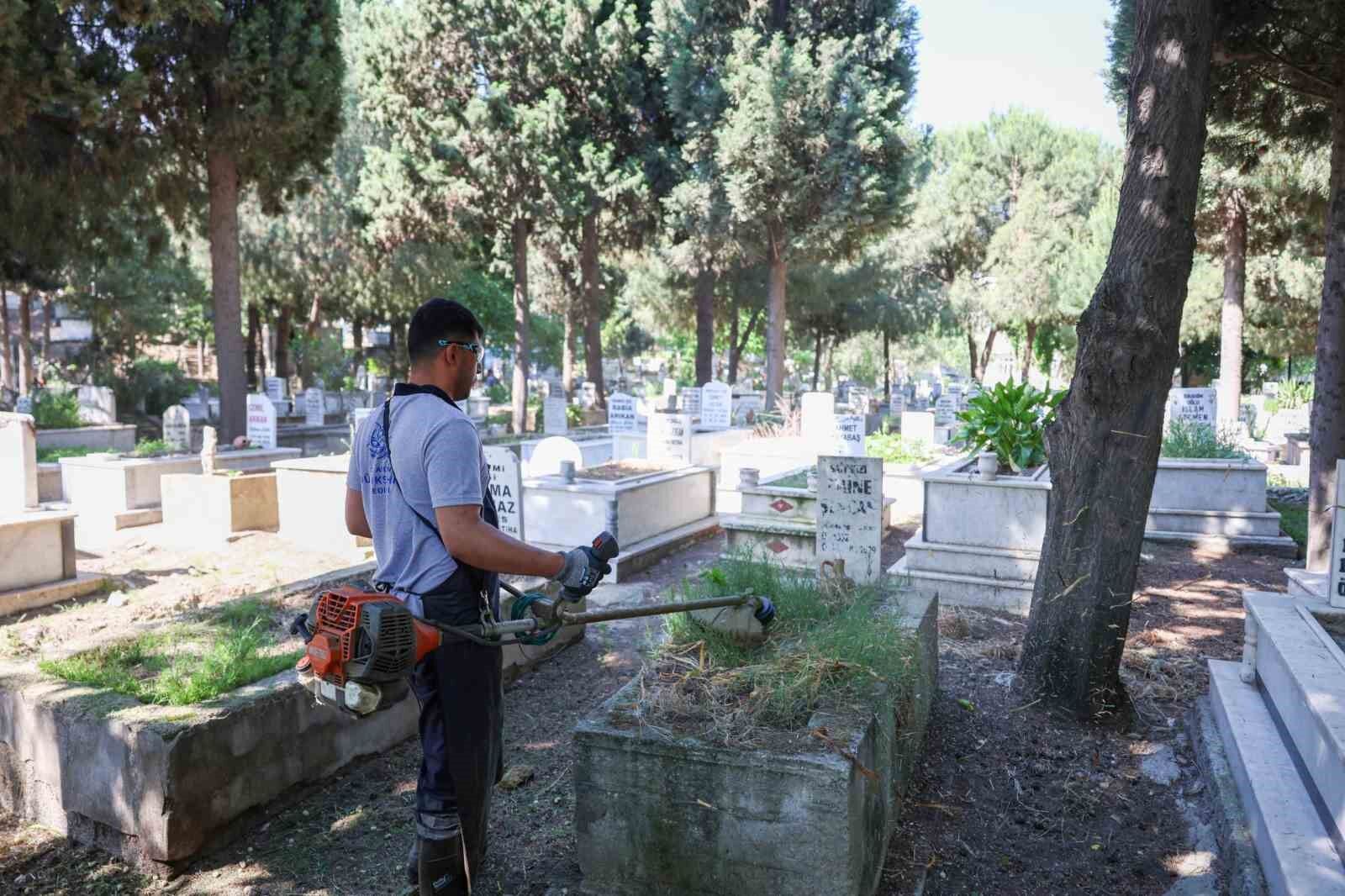Aydin Da Bayram Oncesi Mezarliklar Bakimdan Geciriliyor 1779523504163 229836