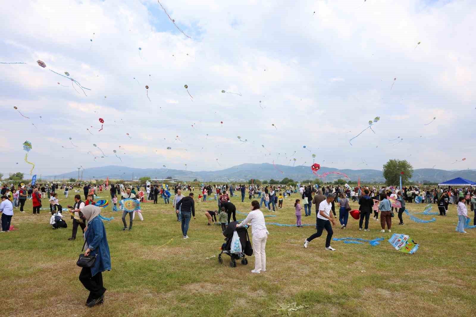 Aydin Da Ucurtmalar Gokyuzunu Renklendirdi 1777740005553 287335