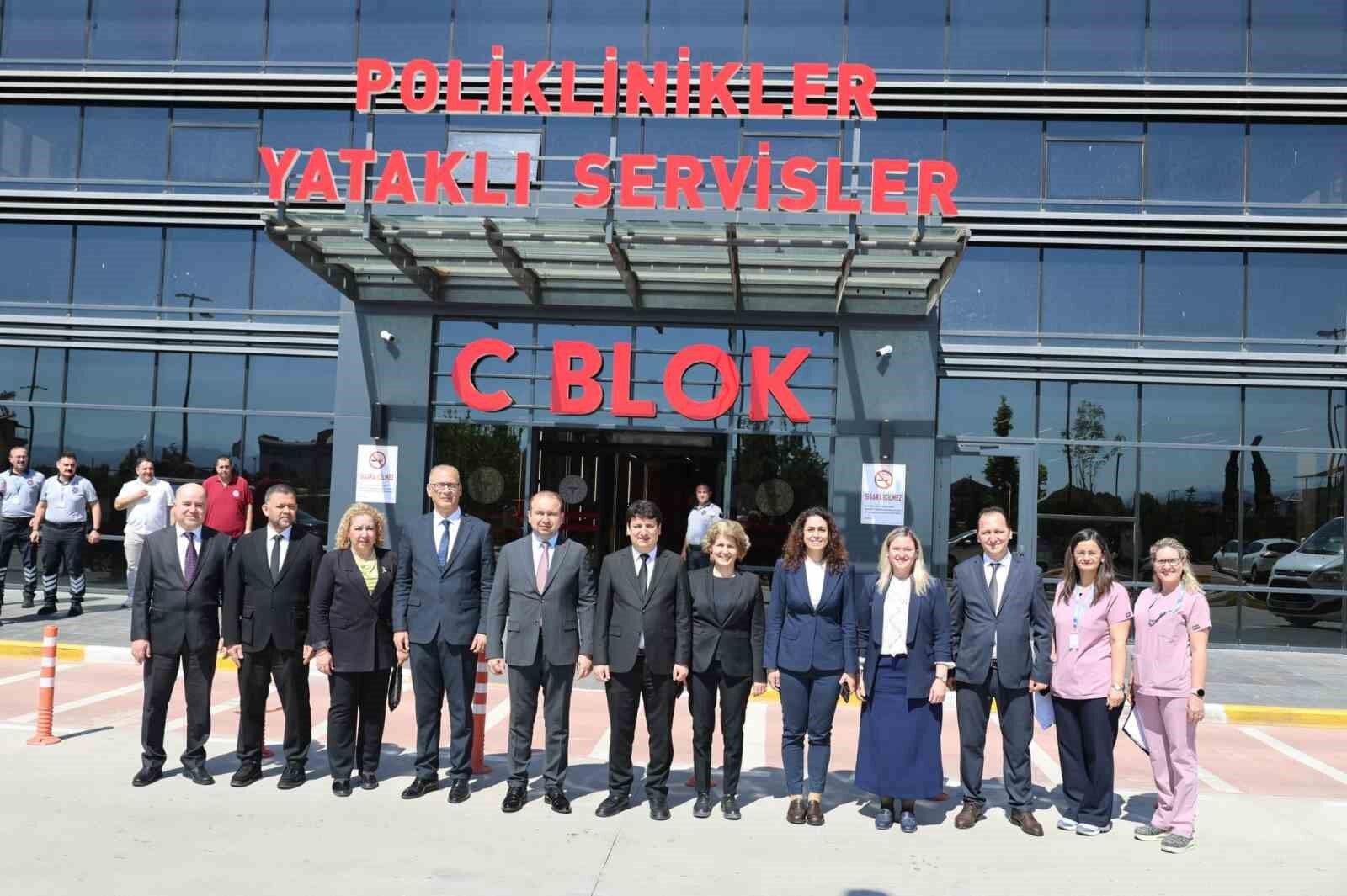 Aydin I L Saglik Muduru Senkul Dan Hastalara Ve Personele Bayram Ziyareti 1779811802060 57754