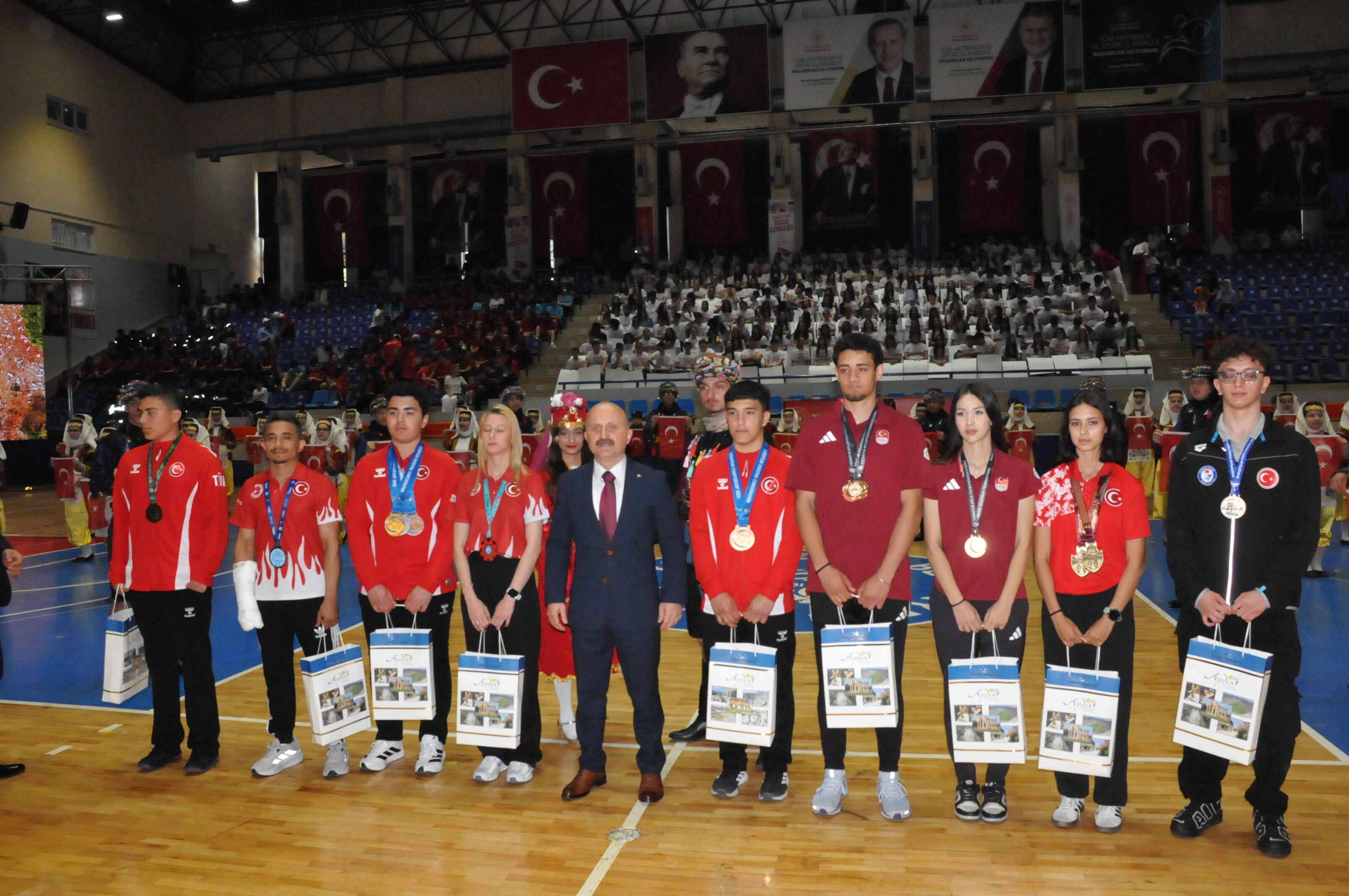 Aydinda Genclerden Unutulmaz 19 Mayis Gosterisi 663508 2Cfd44