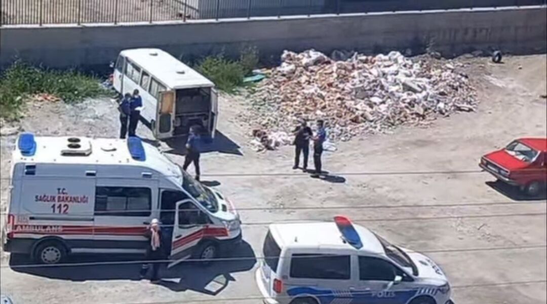 Aydinda Korkunc Olay Terk Edilmis Minibusten Ceset Cikti 663233 3E3806