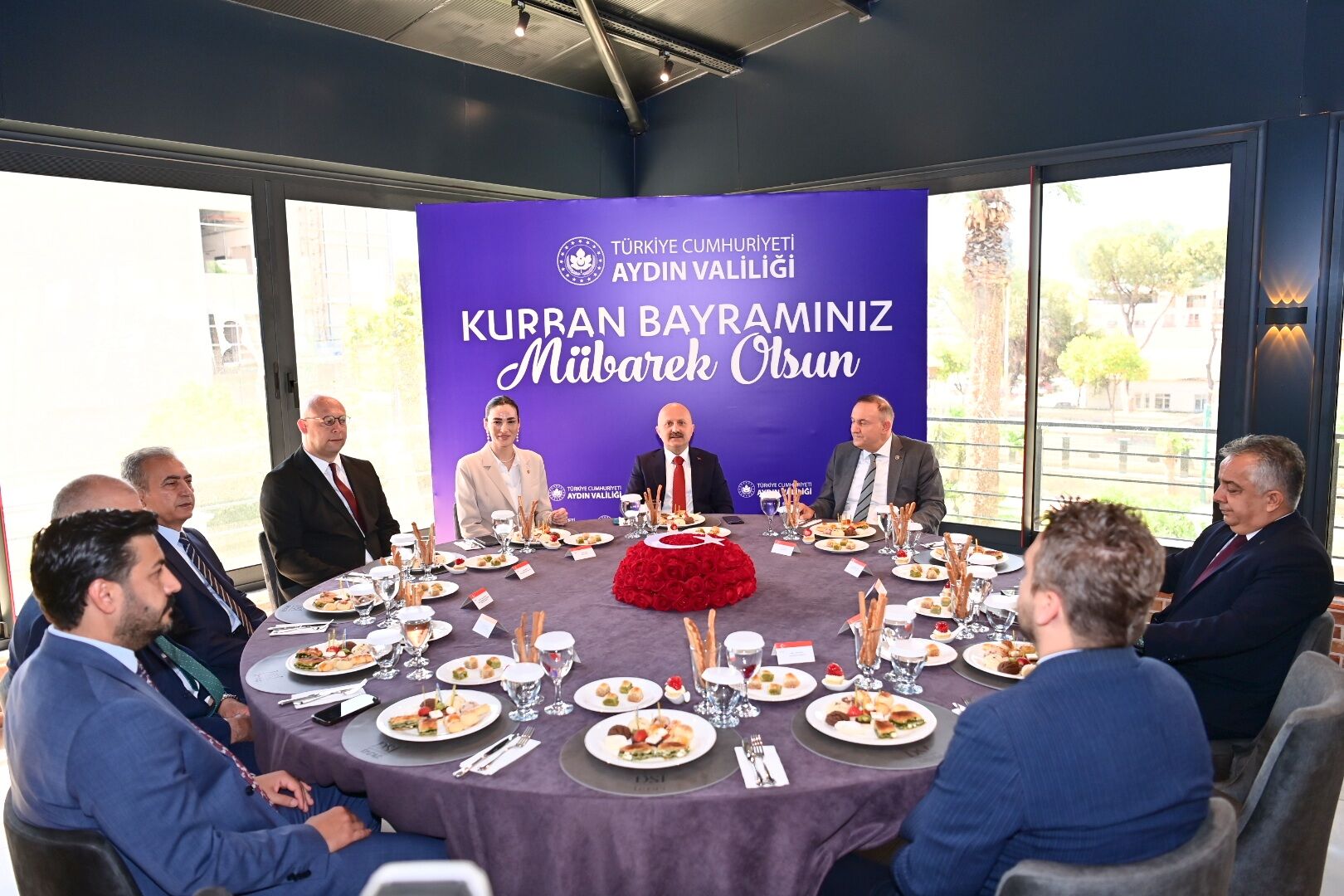 Aydinda Protokol Bayramlasti Vali Varol Ilk Kez Ev Sahipligi 665617 E13672