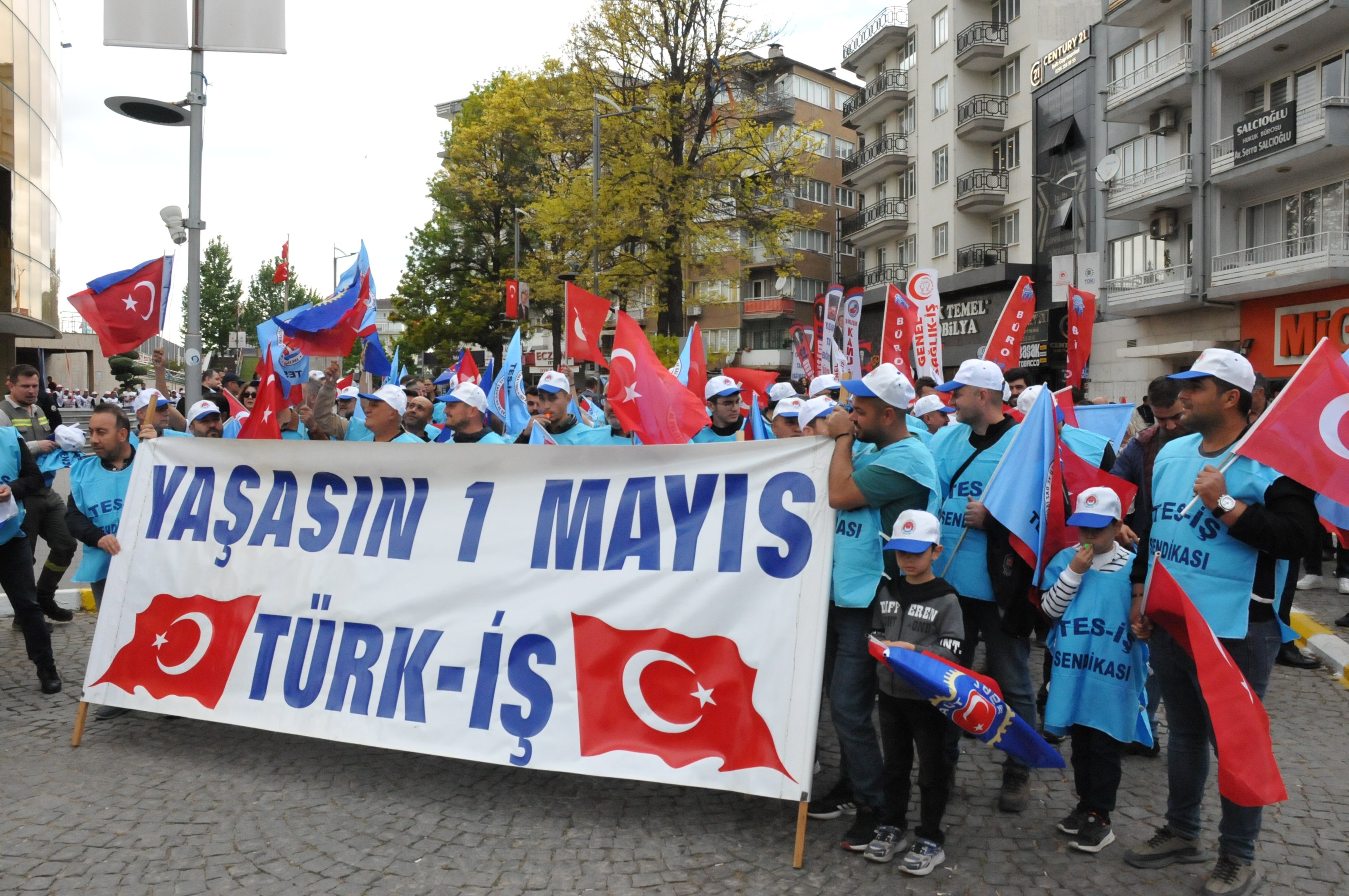 Aydinda Renkli 1 Mayis Kutlamasi 658667 079Fa4