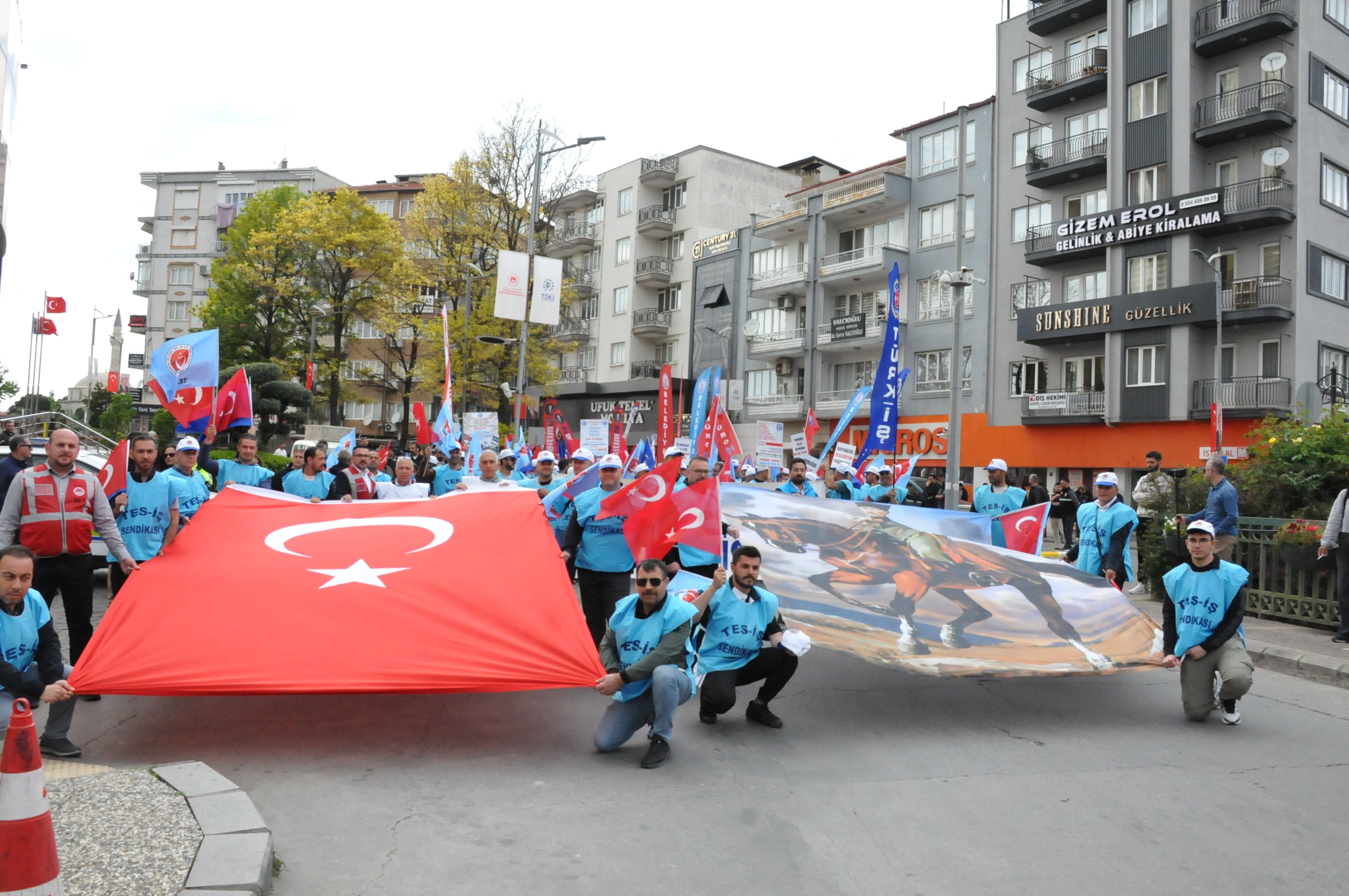 Aydinda Renkli 1 Mayis Kutlamasi 658667 D905C2