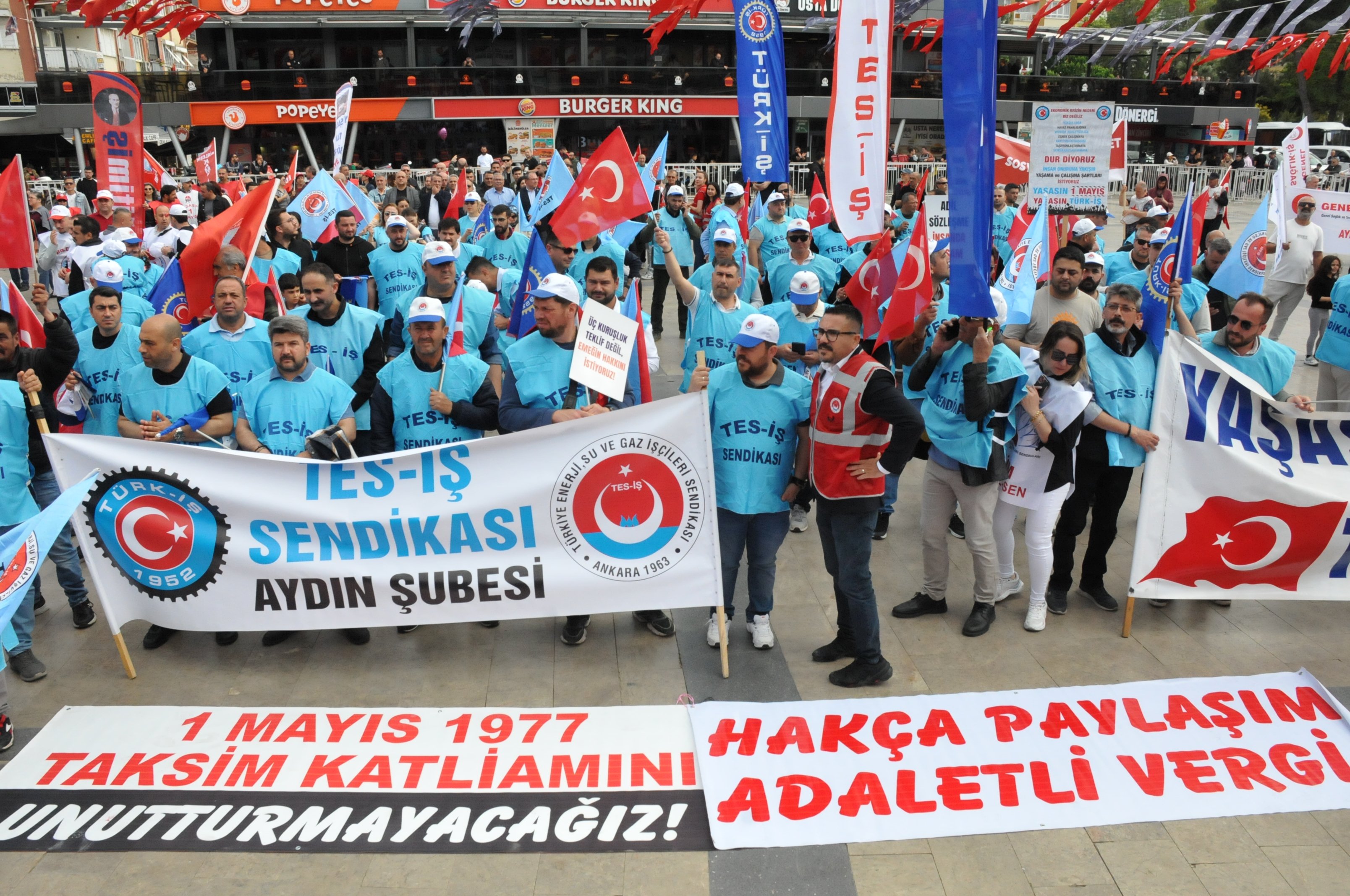 Aydinda Renkli 1 Mayis Kutlamasi 658667 Ee3517
