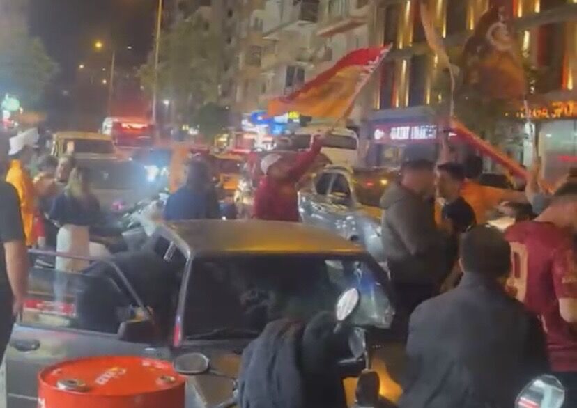 Aydinda Sampiyonluk Gecesi Sarikirmizi Cosku Sokaklara Tasti 660753 230698