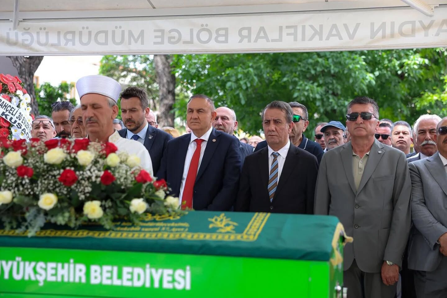 Aydinli Eski Siyasetciden Esine Veda 663591 817775