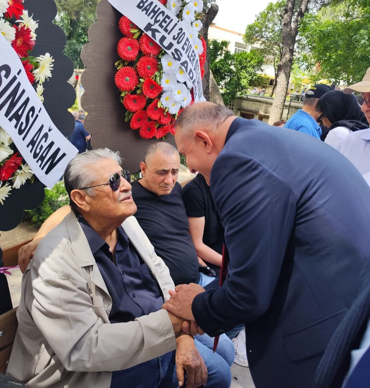 Aydinli Eski Siyasetciden Esine Veda 663591 949342