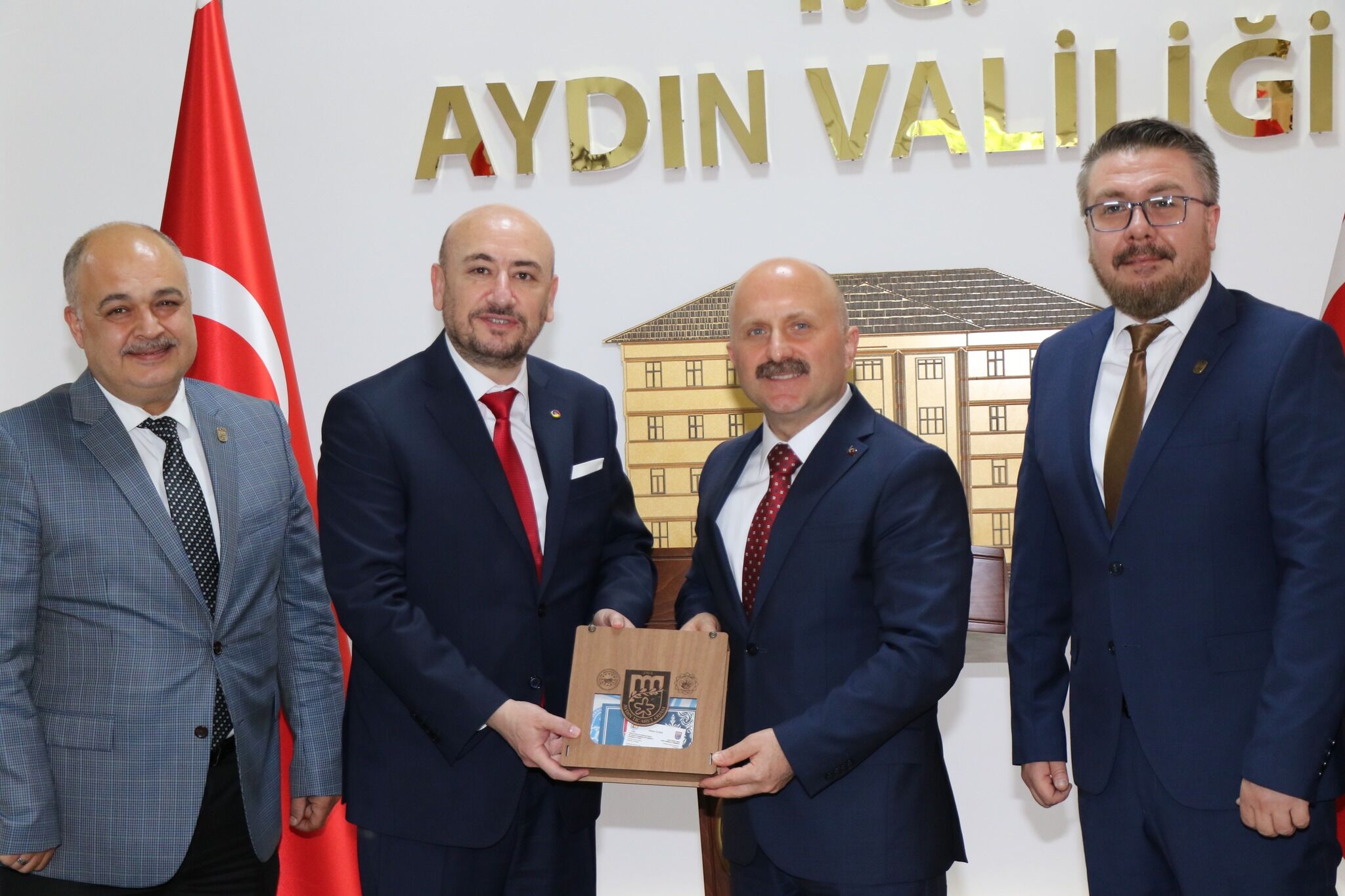 Aytodan Vali Varola Cildir Havaalani Dosyasi 662384 376C37