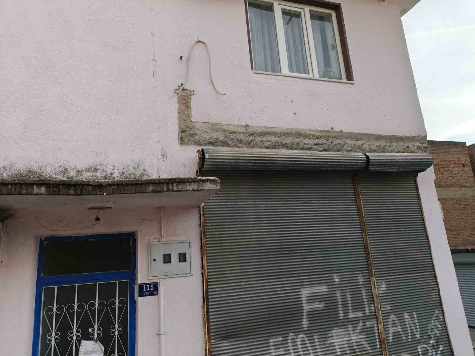 Balkonu Coken Bina Muhurlendi 1779700202811 641914