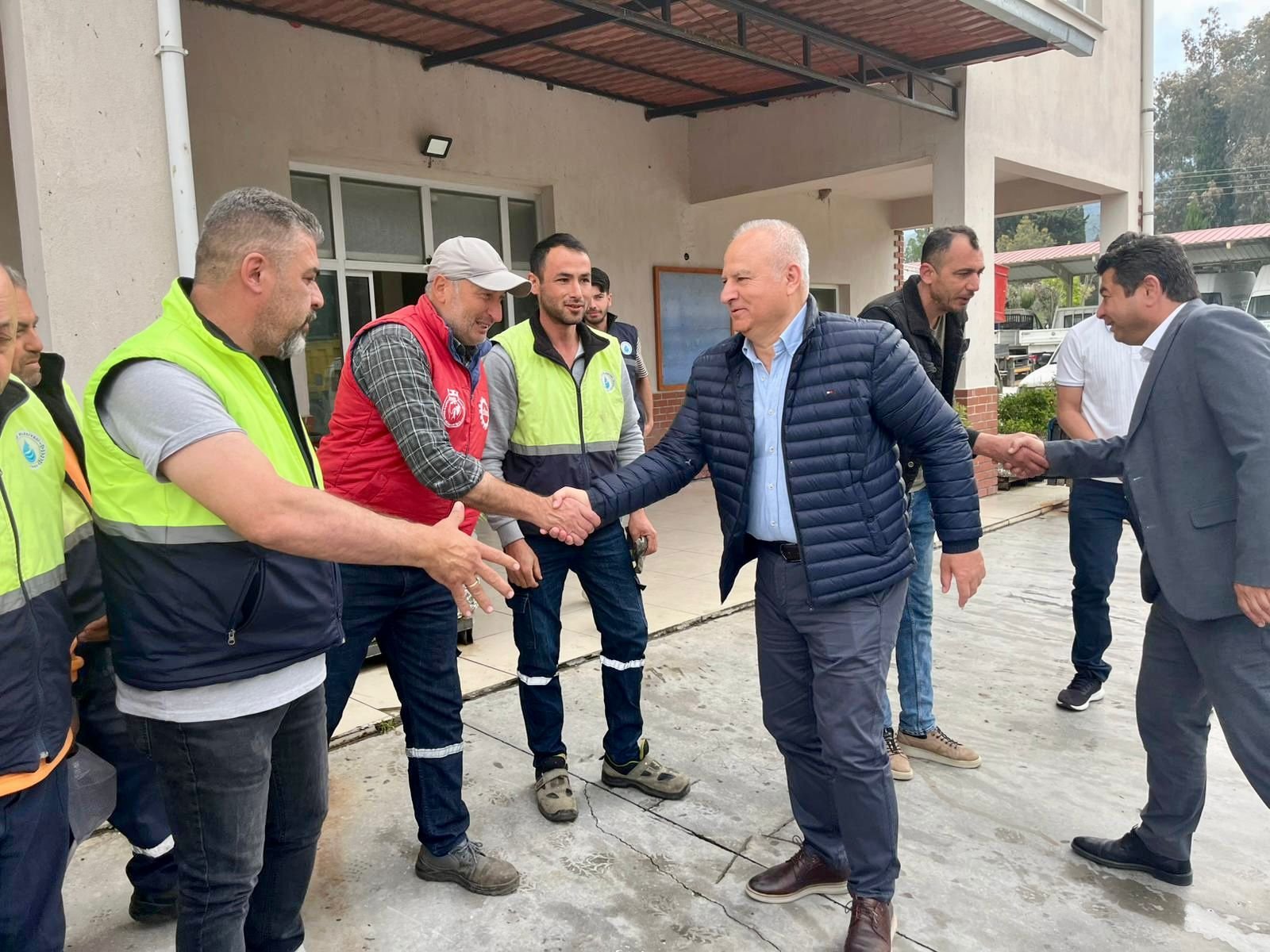 Baskan Kivrak 1 Mayista Gorevi Basindaki Personeli Yalniz Bi 658655 5D1957