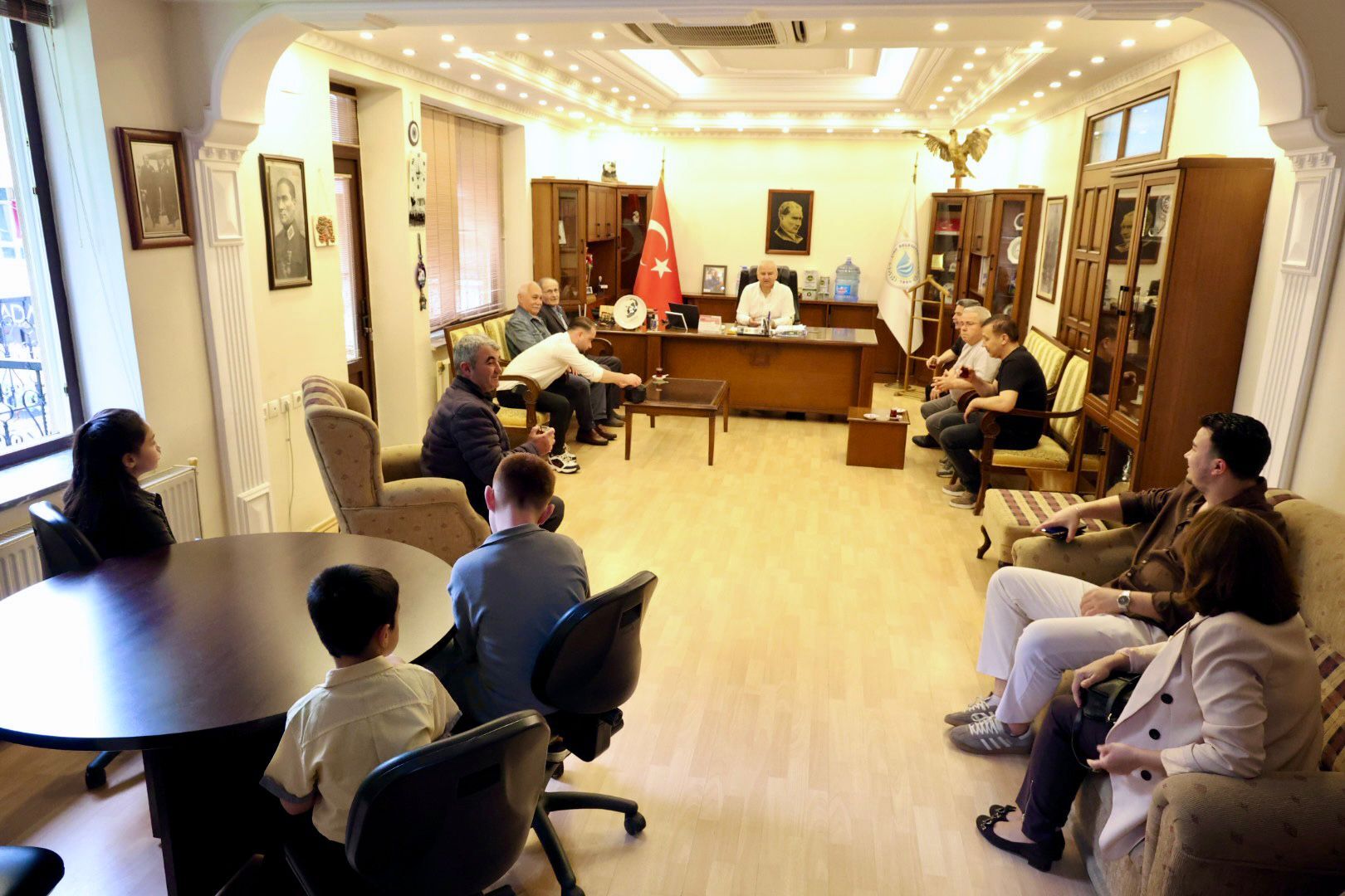 Baskan Kivrak Kurban Bayraminda Da Hemsehrileriyle Bulustu 666308 B23849