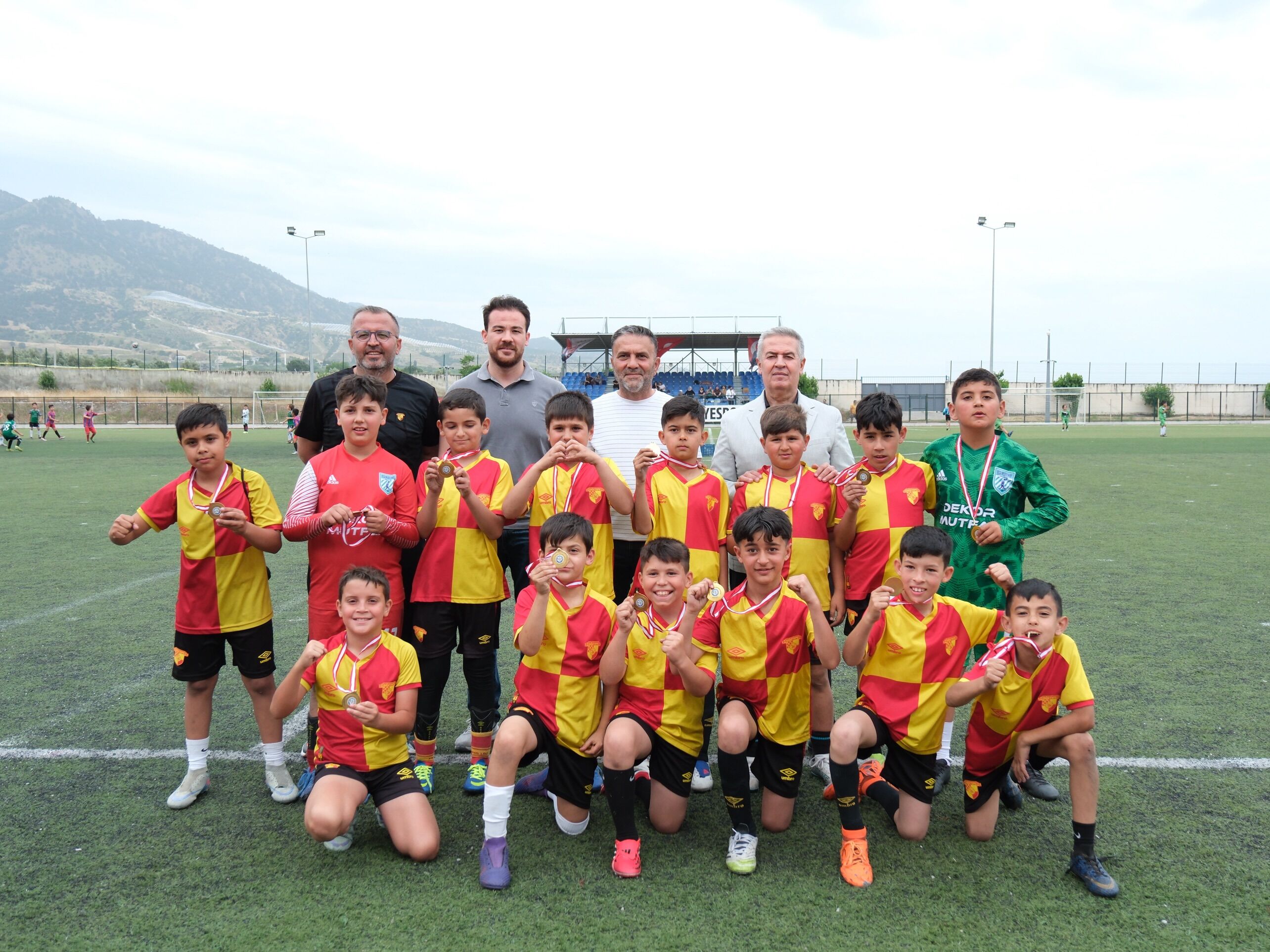 Buharkent Futbol Solenine Ev Sahipligi Yapti 664261 89A169