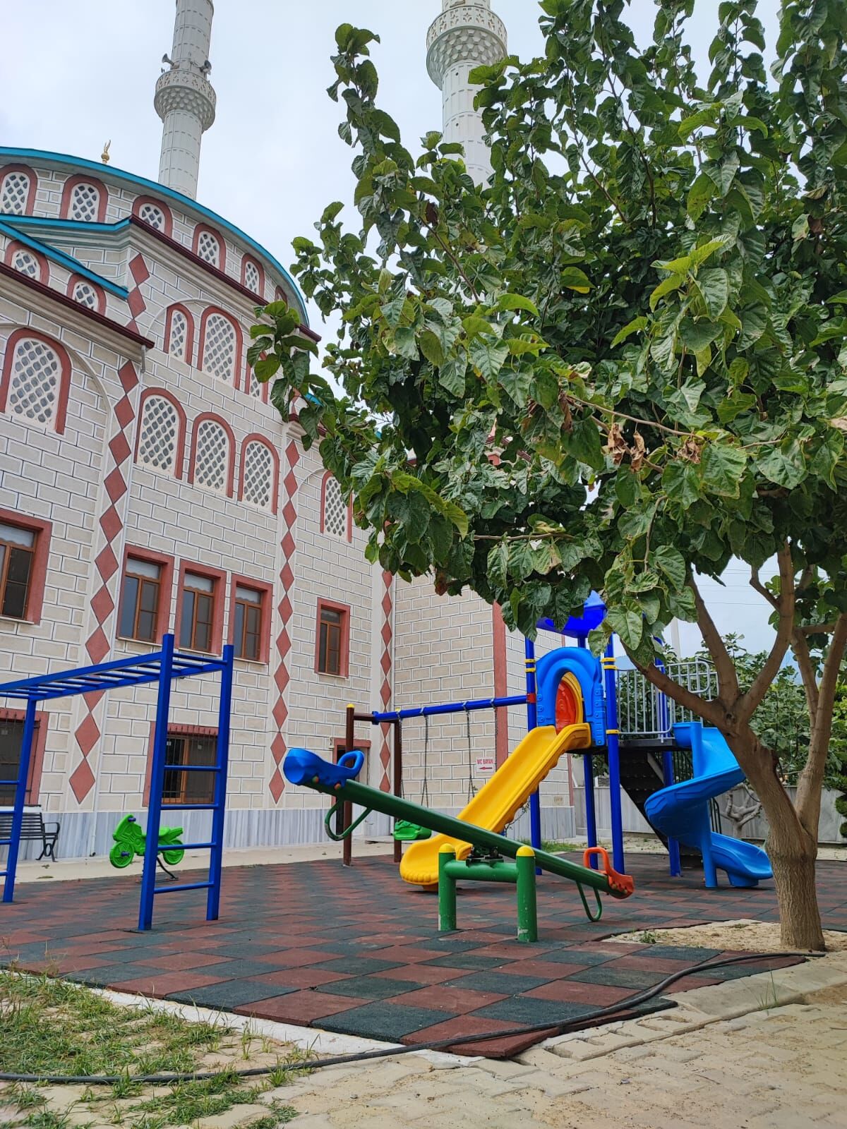 Buharkentte Birlik Hayirsevenler Camii Modern Gorunume Kavus 663829 448345