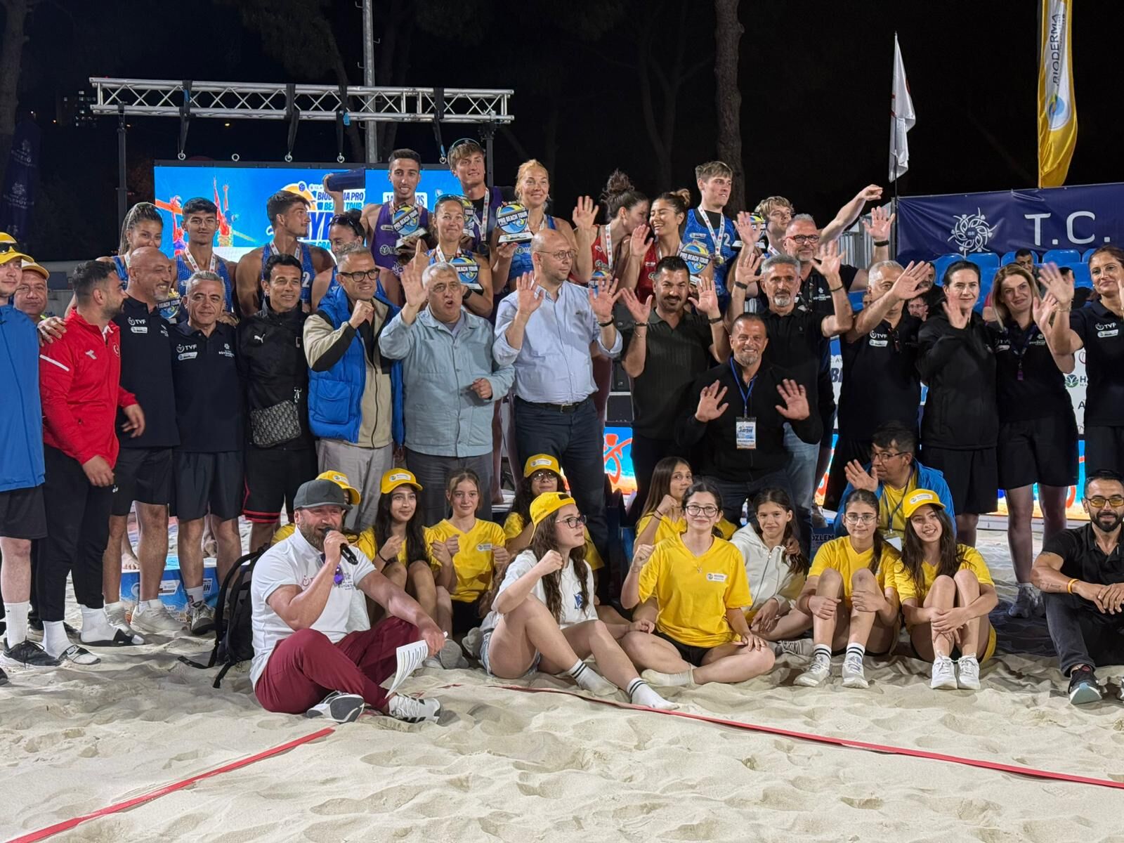 Cercioglu Plaj Voleybolu Heyecanini Aydina Tasidi 663009 7F5353