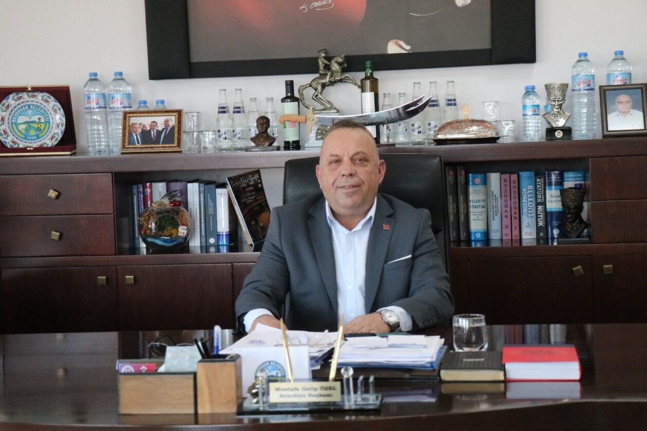 Chp Aydinda Bir Fire Daha Verdi 3 Belediye Baskani Mitinge K 665993 3D52B4