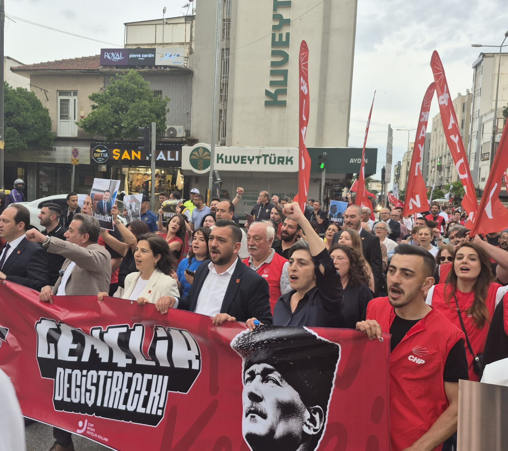 Chp Aydindan 19 Mayis Icin Kortej Yuruyusu Genclerden Iktida 663653 2Ba942