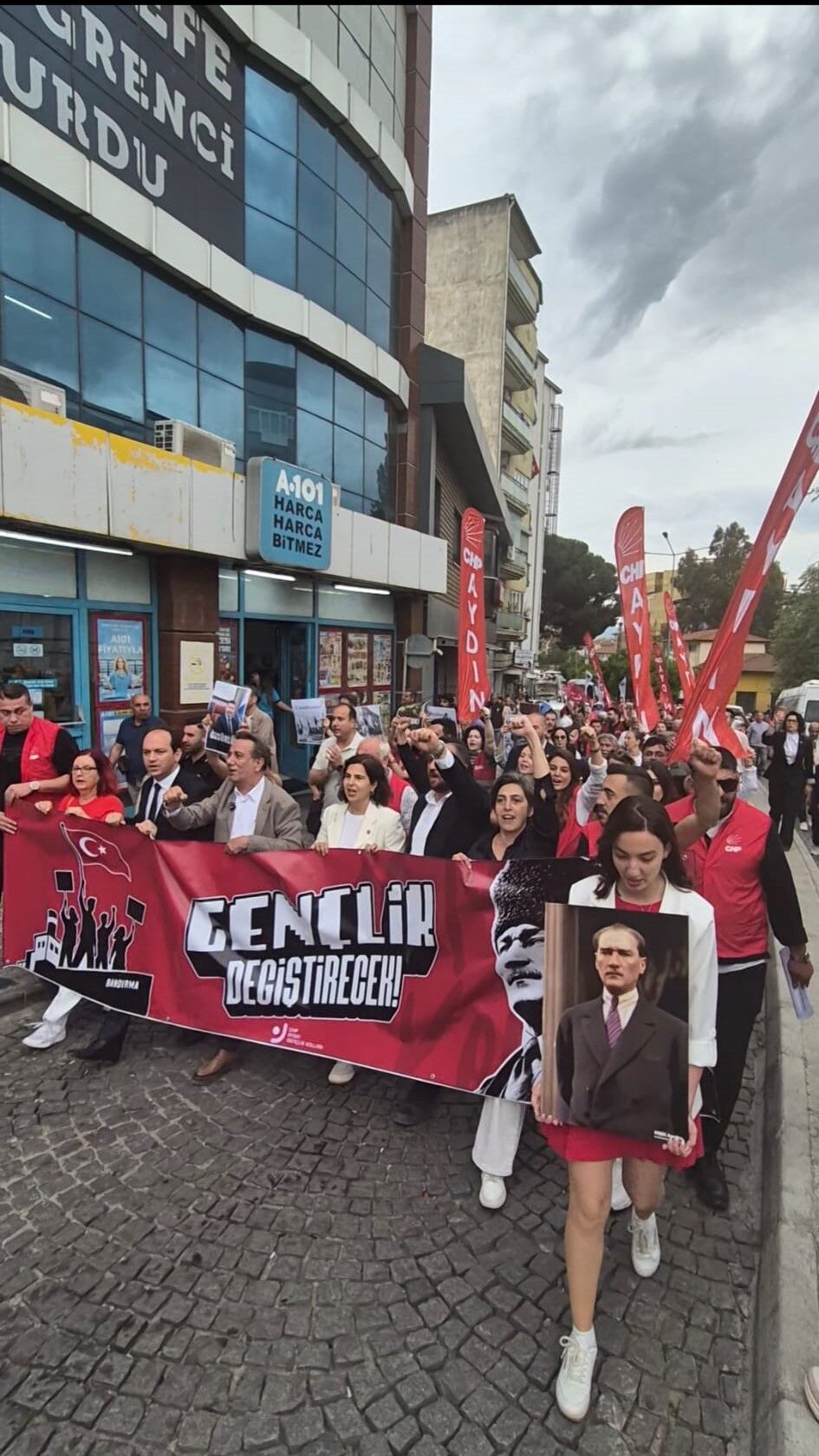 Chp Aydindan 19 Mayis Icin Kortej Yuruyusu Genclerden Iktida 663653 4B25Fc