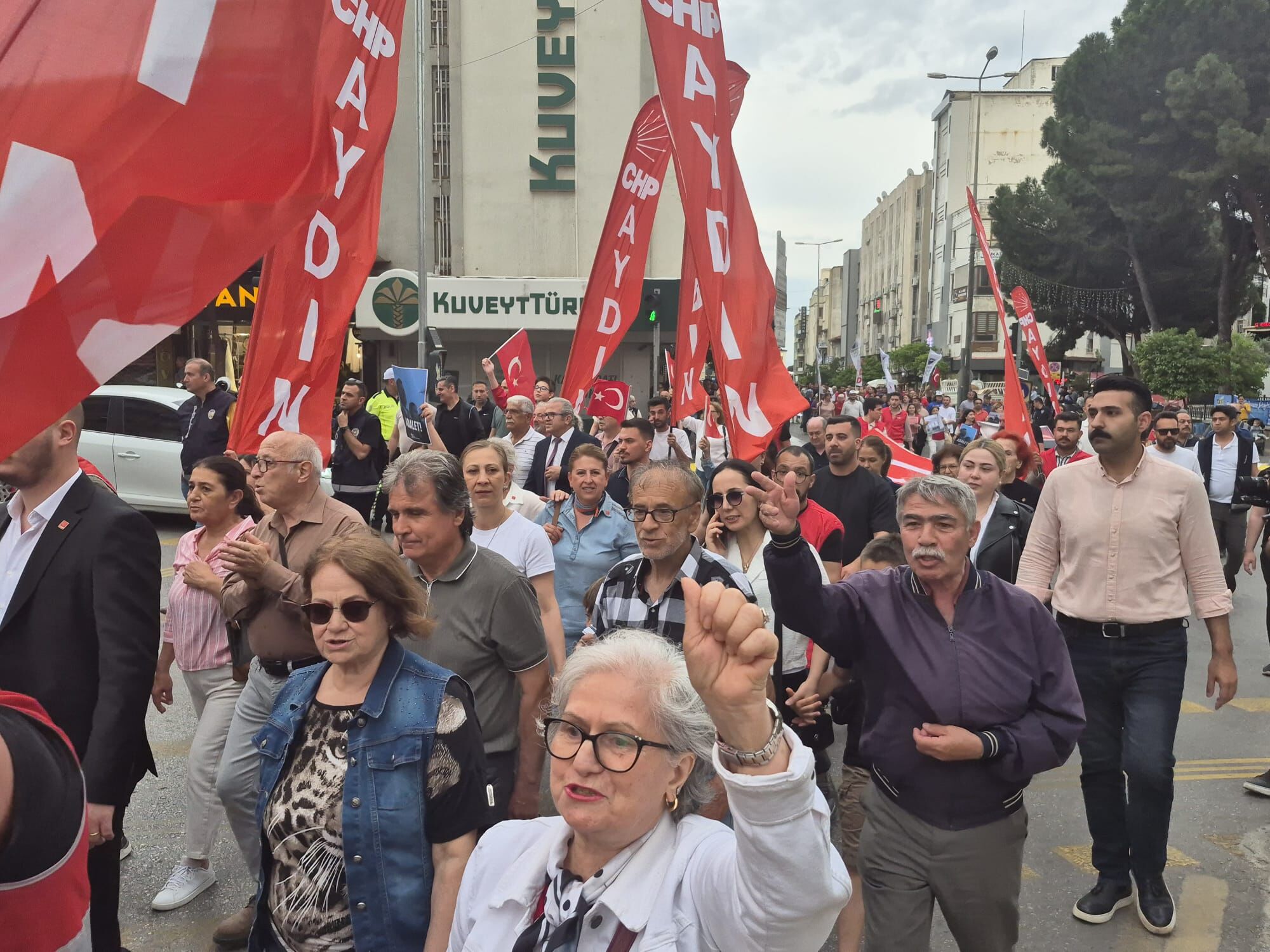 Chp Aydindan 19 Mayis Icin Kortej Yuruyusu Genclerden Iktida 663653 Ebc3F8
